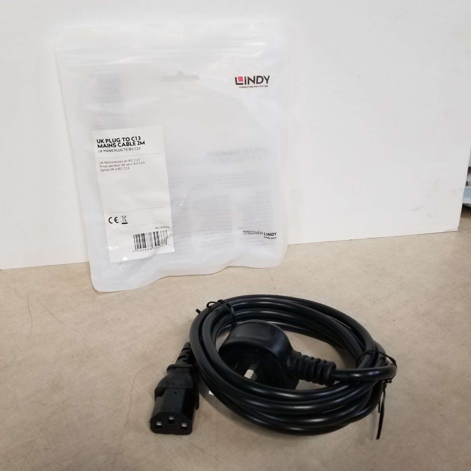 Lindy UK Plug To C13 Mains Cable 2m- BLACK (30433)