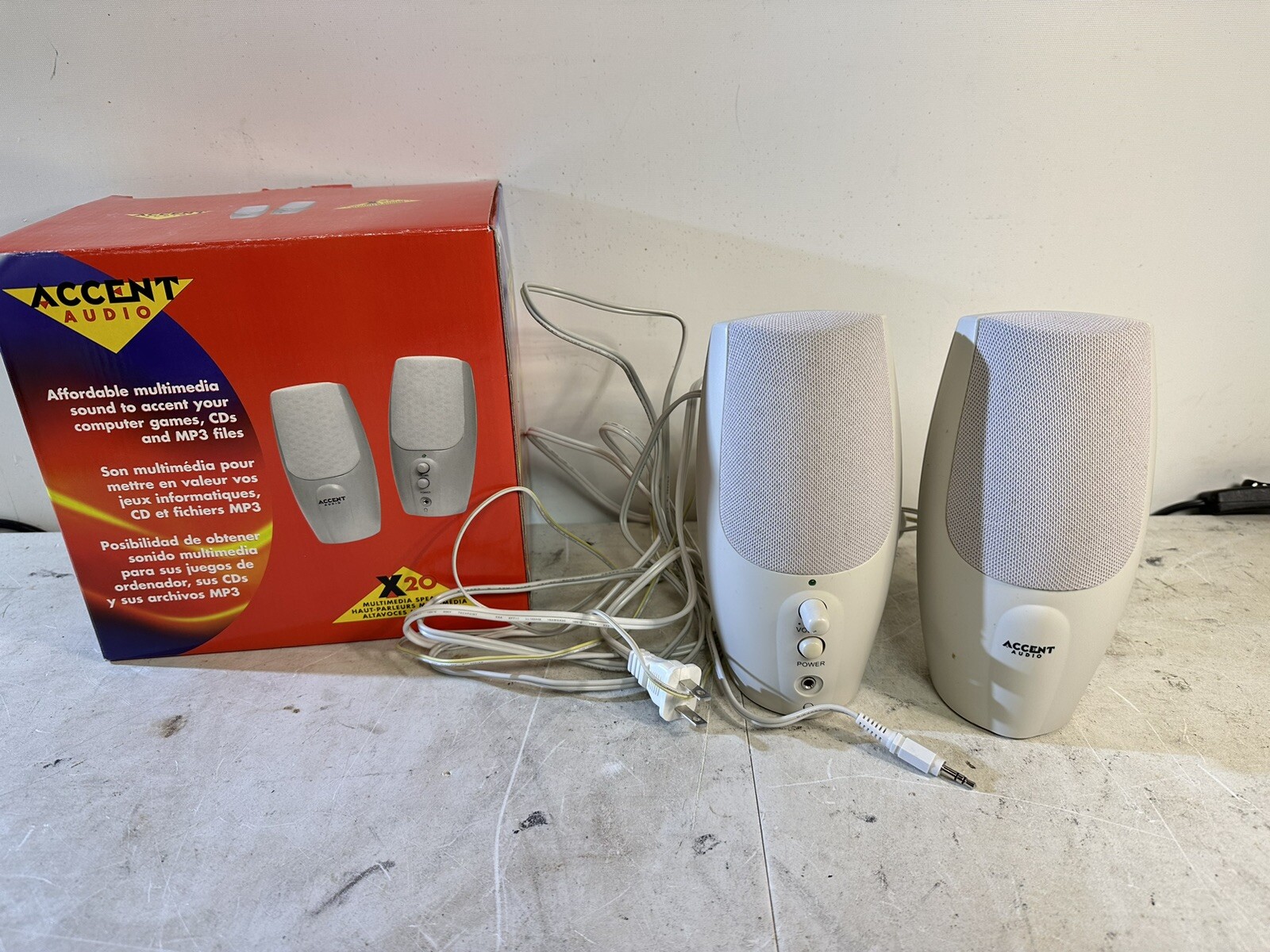 VINTAGE NEW OLD STOCK AMX-0220REGN ACCENT AUDIO X20 PC STEREO SPEAKERS