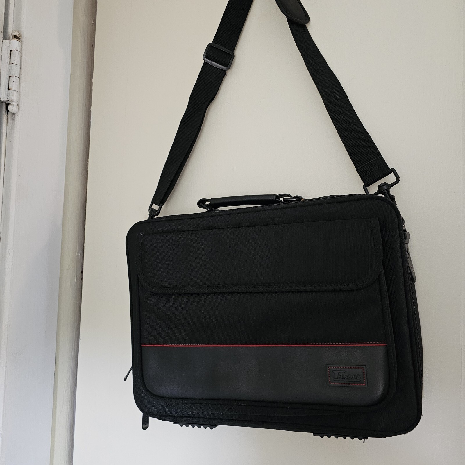 Targus Notepac Clamshell 15.4" Polyester Padded Notebook Laptop Bag Black CN01