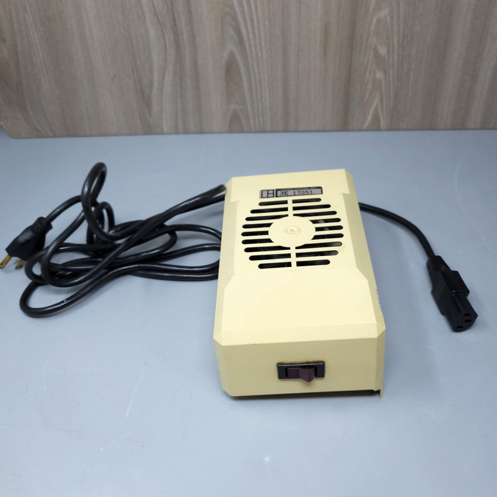 Kensington Microware System Saver Surge Suppressor Cooling Fan 2 Outlet Apple II