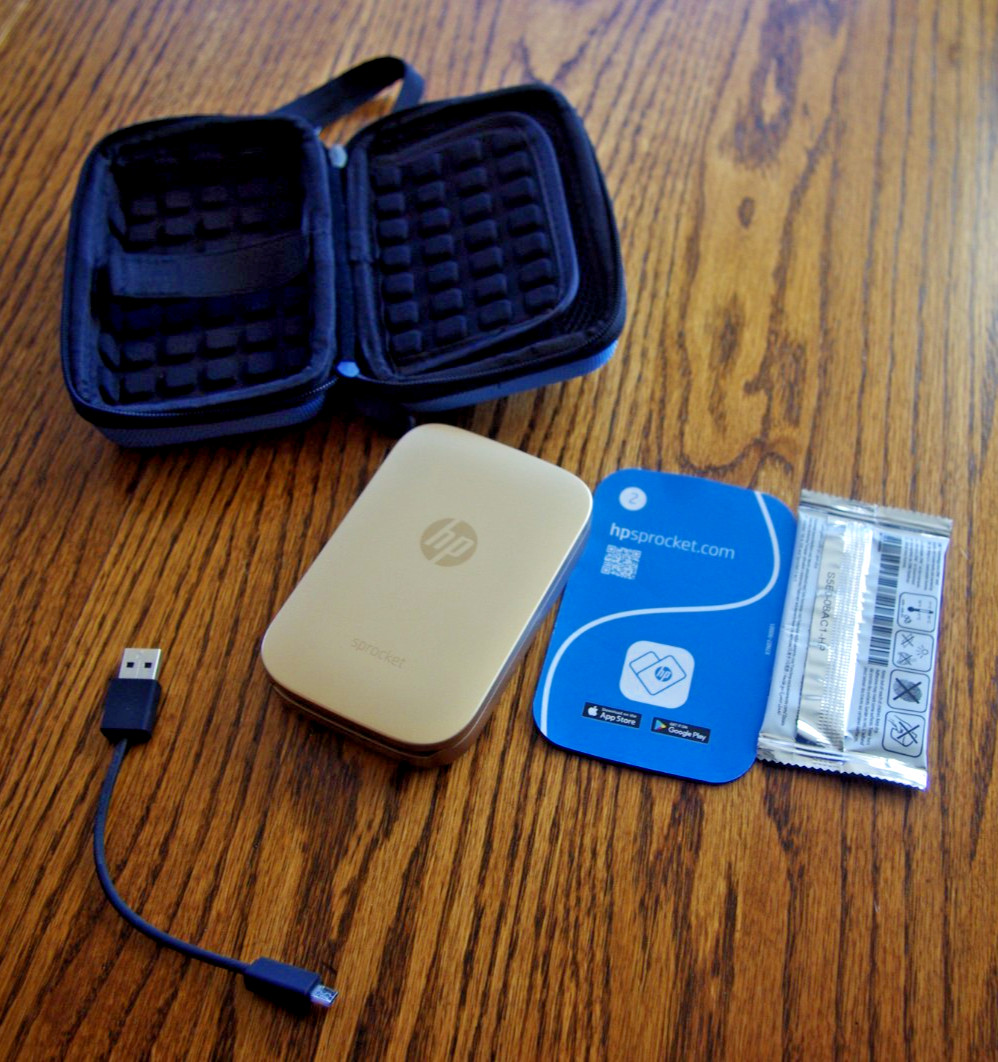 HP Sprocket 100 with case, charge cable and 10+ Zink photo sheets GOLD BLUE