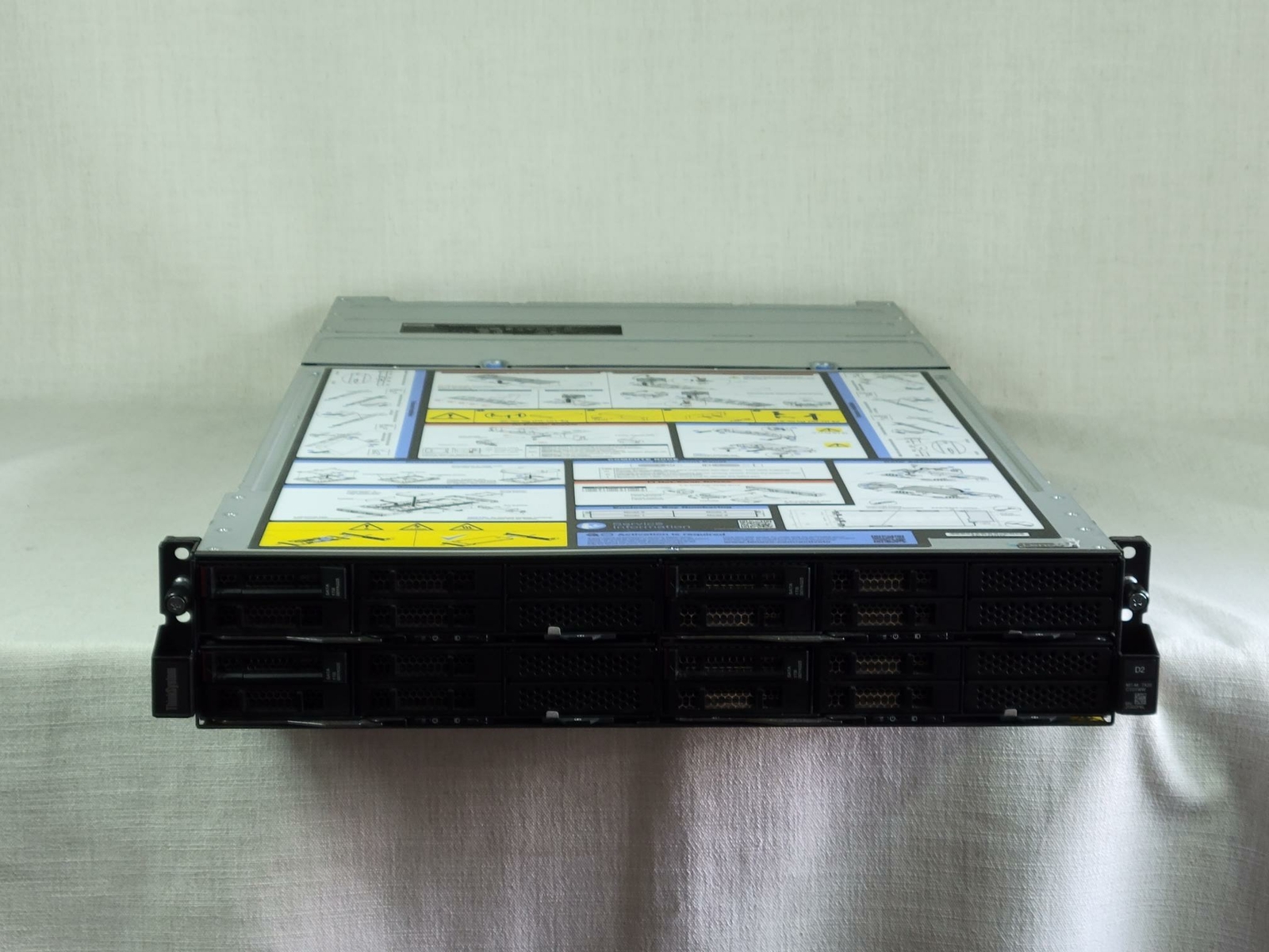 Lenovo 7X20CTO1WW ThinkSystem D2 Enclosure 4x SD530 Nodes 8 Port EIOM 10G SFP+
