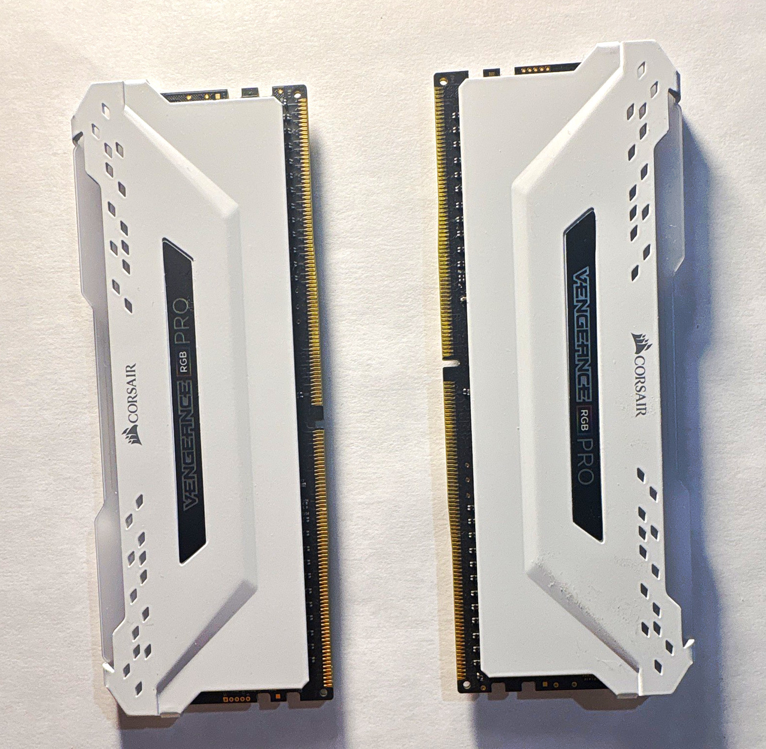Corsair Vengeance RGB PRO 16GB (2x8GB) DDR4-3200 DIMM White CMW16GX4M2C3200C16W