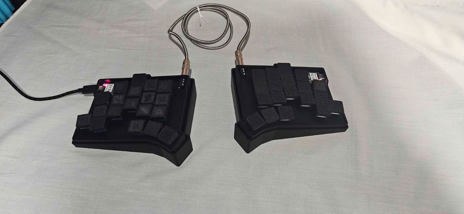 Wired Totem split keyboard pre soldered black case