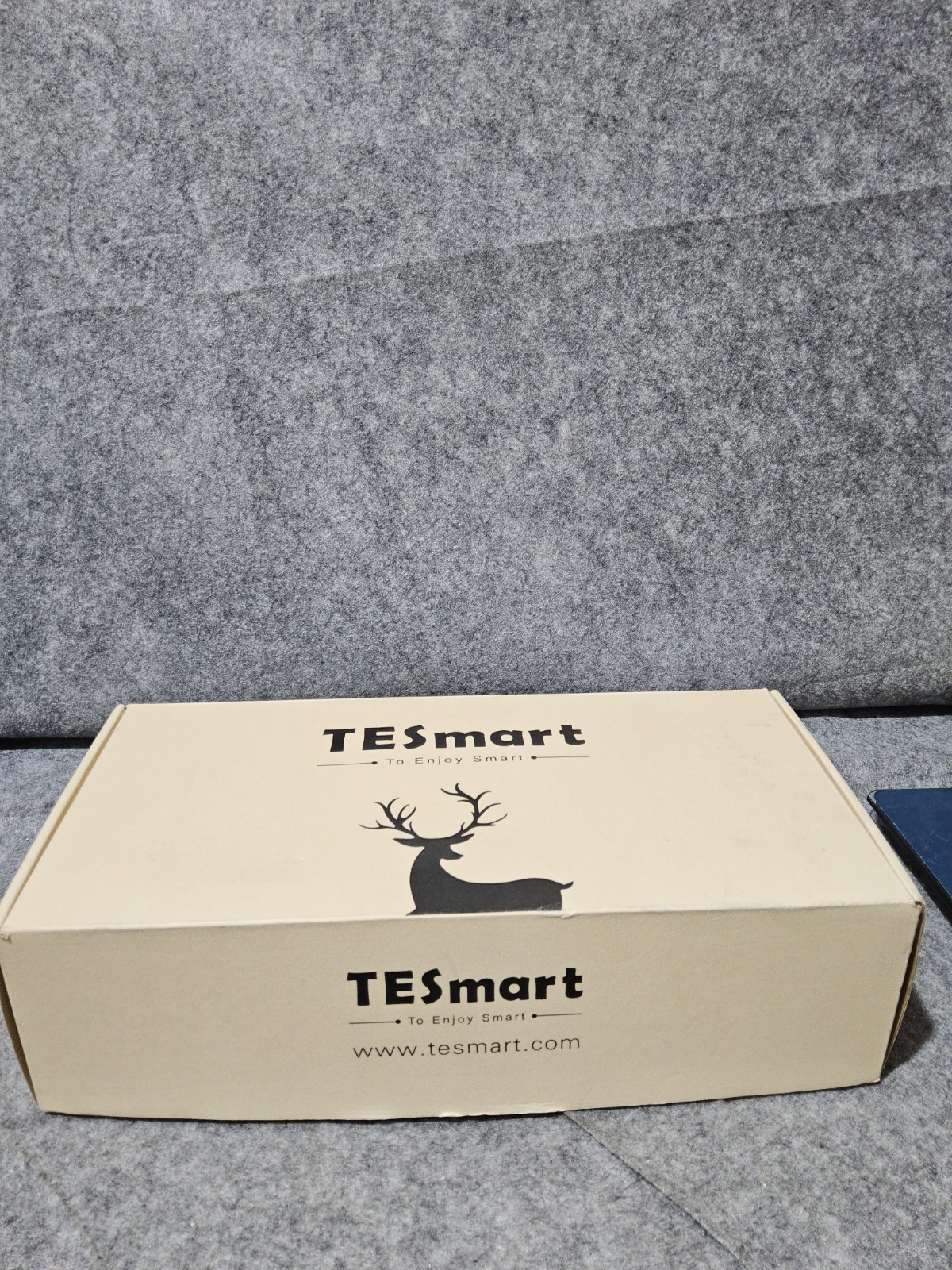 TESmart 4x2 Dual Monitor DP KVM Black Switch HDK0402A1U  2 PCs & 2 Monitors New