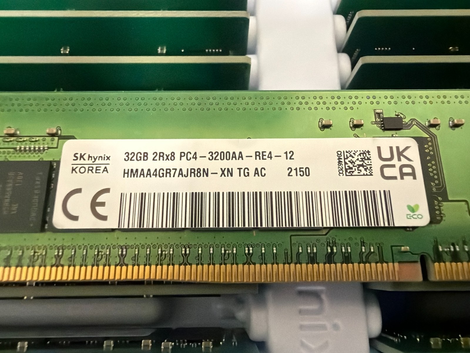 Hynix 32GB 2RX8 DDR4 PC4-3200AA Server Memory HMAA4GR7AJR8N-XN