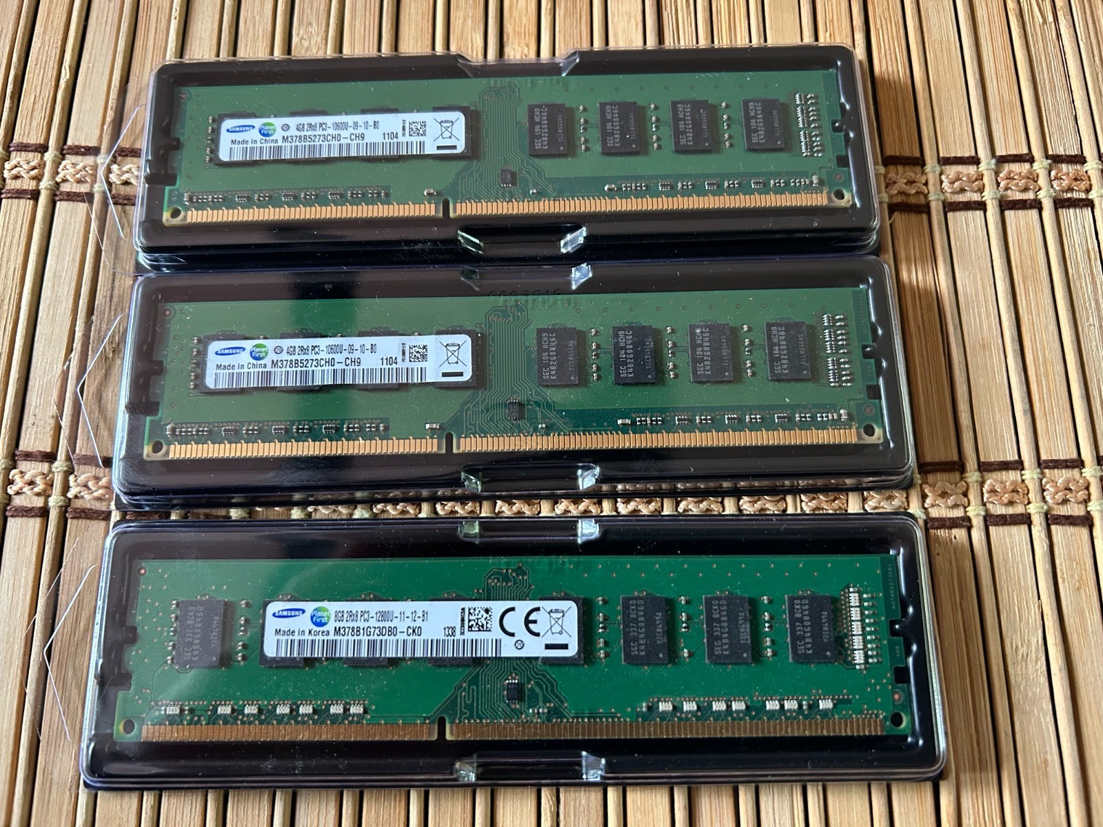 SAMSUNG 2GB 2Rx8 PC3-10600U-09-10-B0, Excellent Condition.
