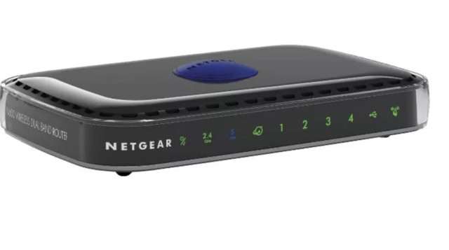 NETGEAR N600 600Mbps 4-Ports Dual Band Wi-Fi Router (WNDR3400)