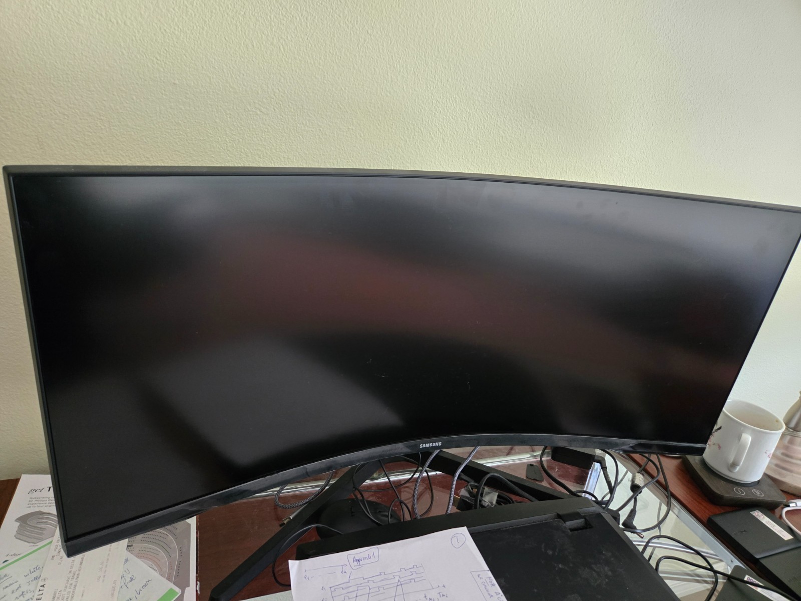 Ultra-wide curved monitor for immersive gaming and productivity: 34" Odyssey