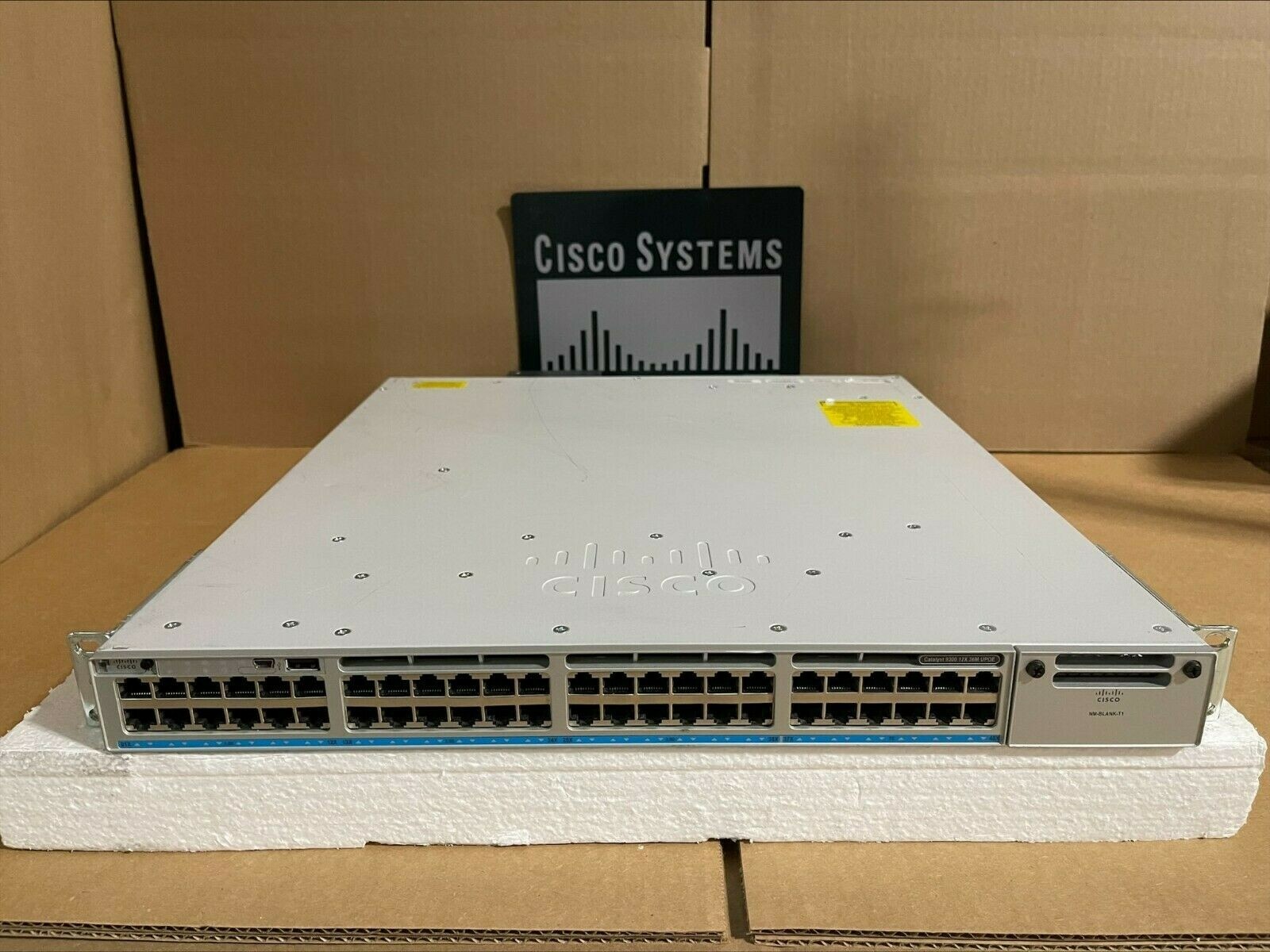 Cisco C9300-48UXM-E Switch 48-port UPoE Network