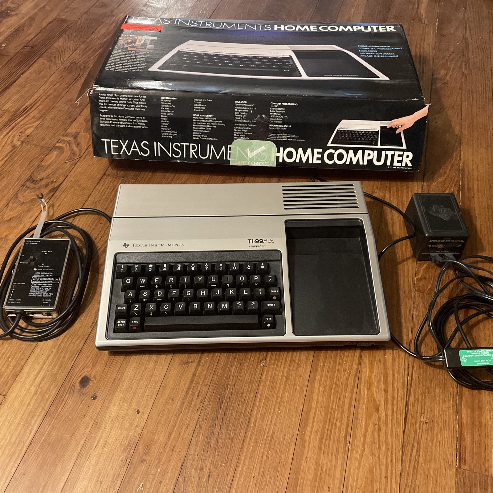 Texas Instruments Ti99/4a Home Computer  W/box. READ DESCRIPTION