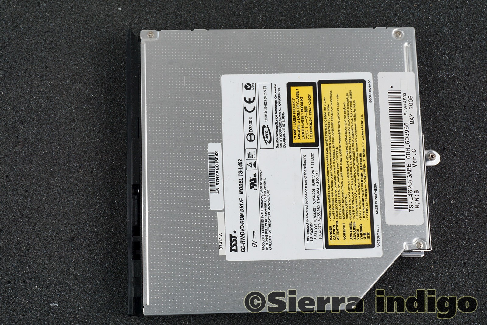 Toshiba TS-L462 TS-L462C/GABE CD-RW DVD-ROM with Bezel for Ergo Z91F