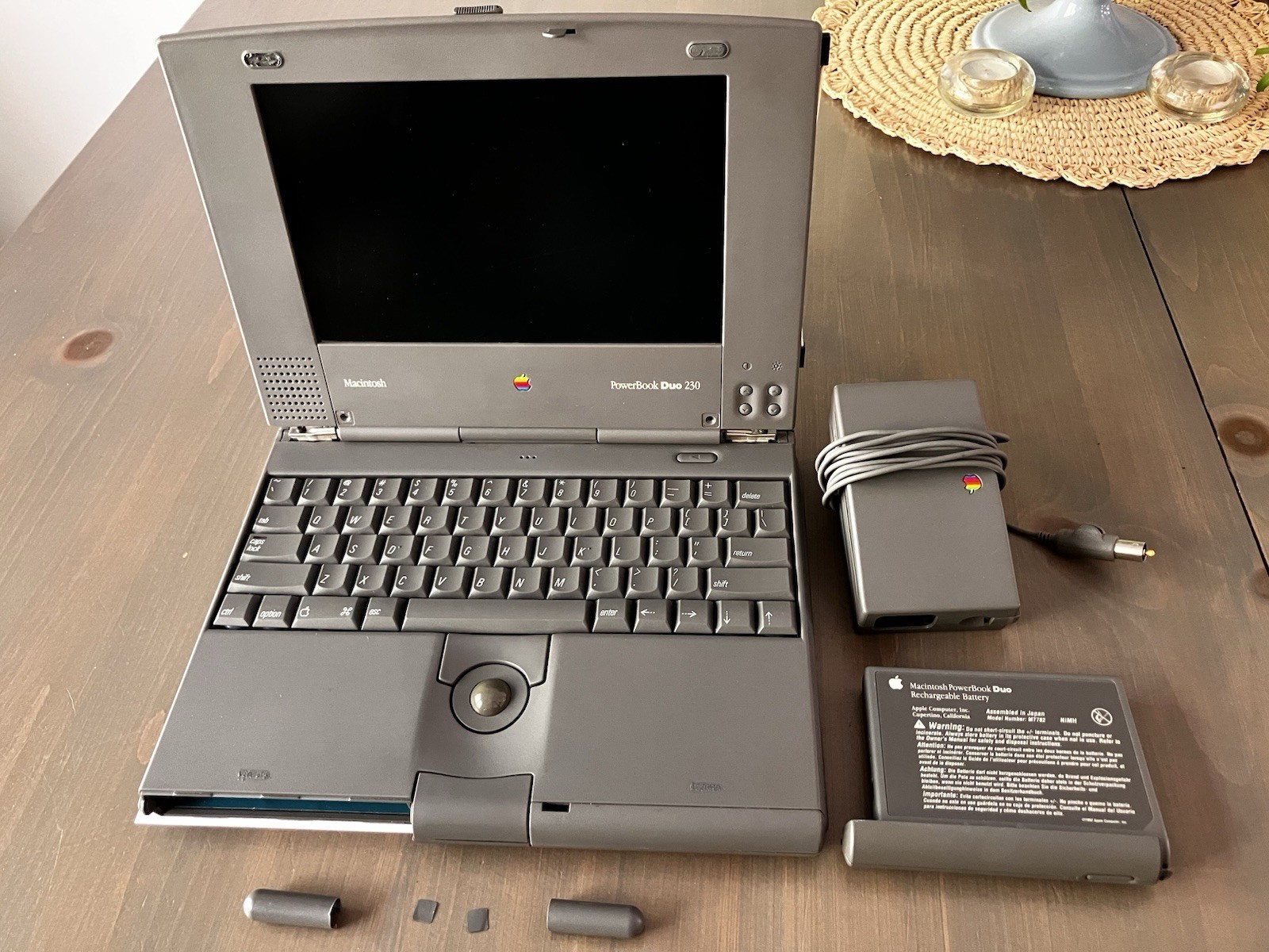 Apple PowerBook Duo 230 M7777 + AC Adapter Bundle, 12MB Ram, 100MB HD.  Read