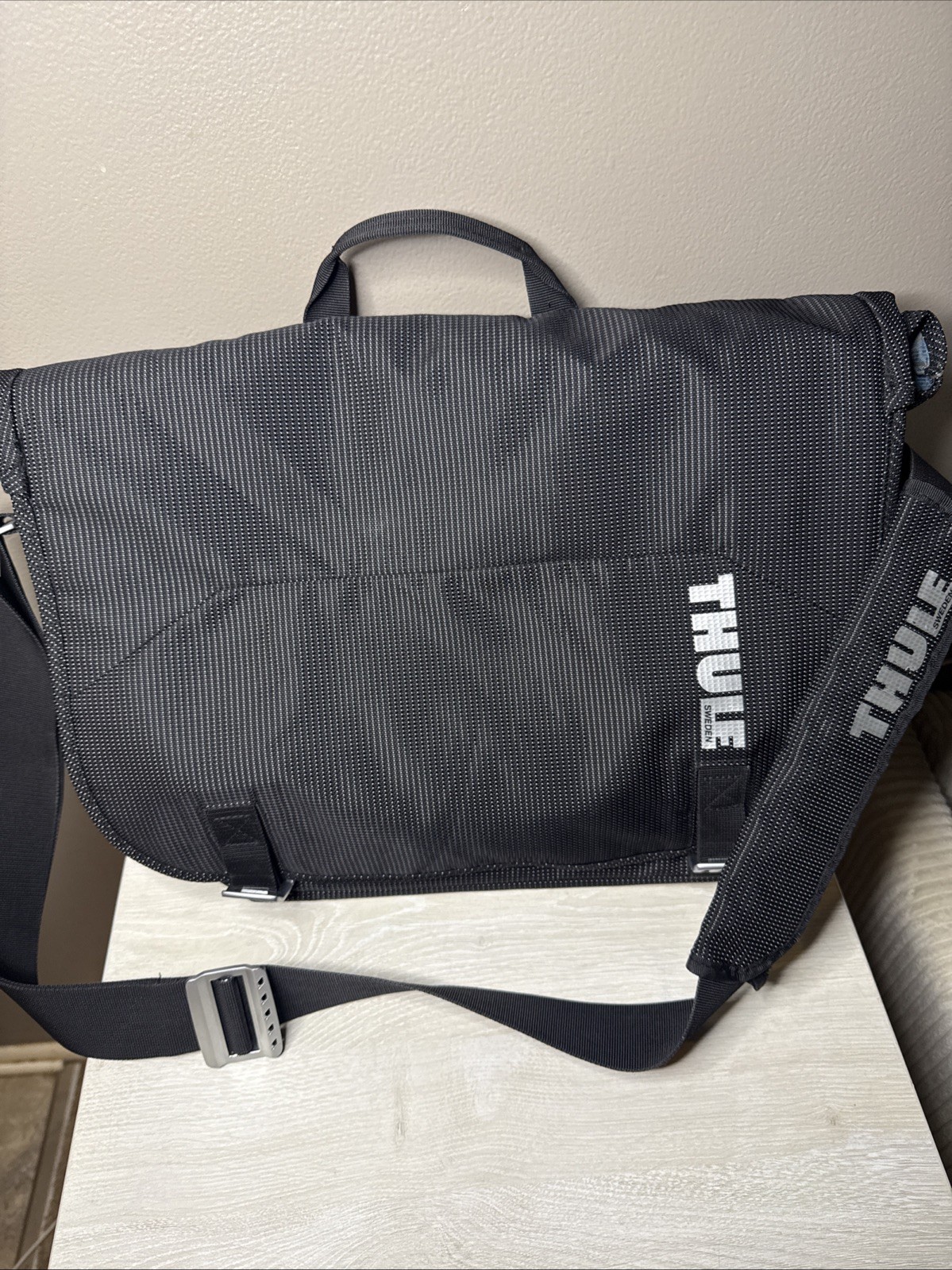 Thule Sweden Laptop Messenger Bag Black Padded Shoulder Crossbody Computer Bag