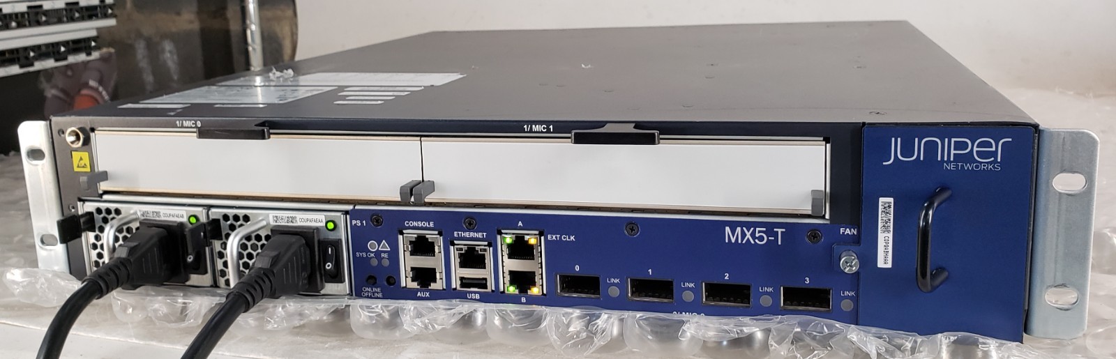 Juniper CHAS-MX5-T-S-A Router w/ 2x 501W PSU + 2x Power Cords + Ears