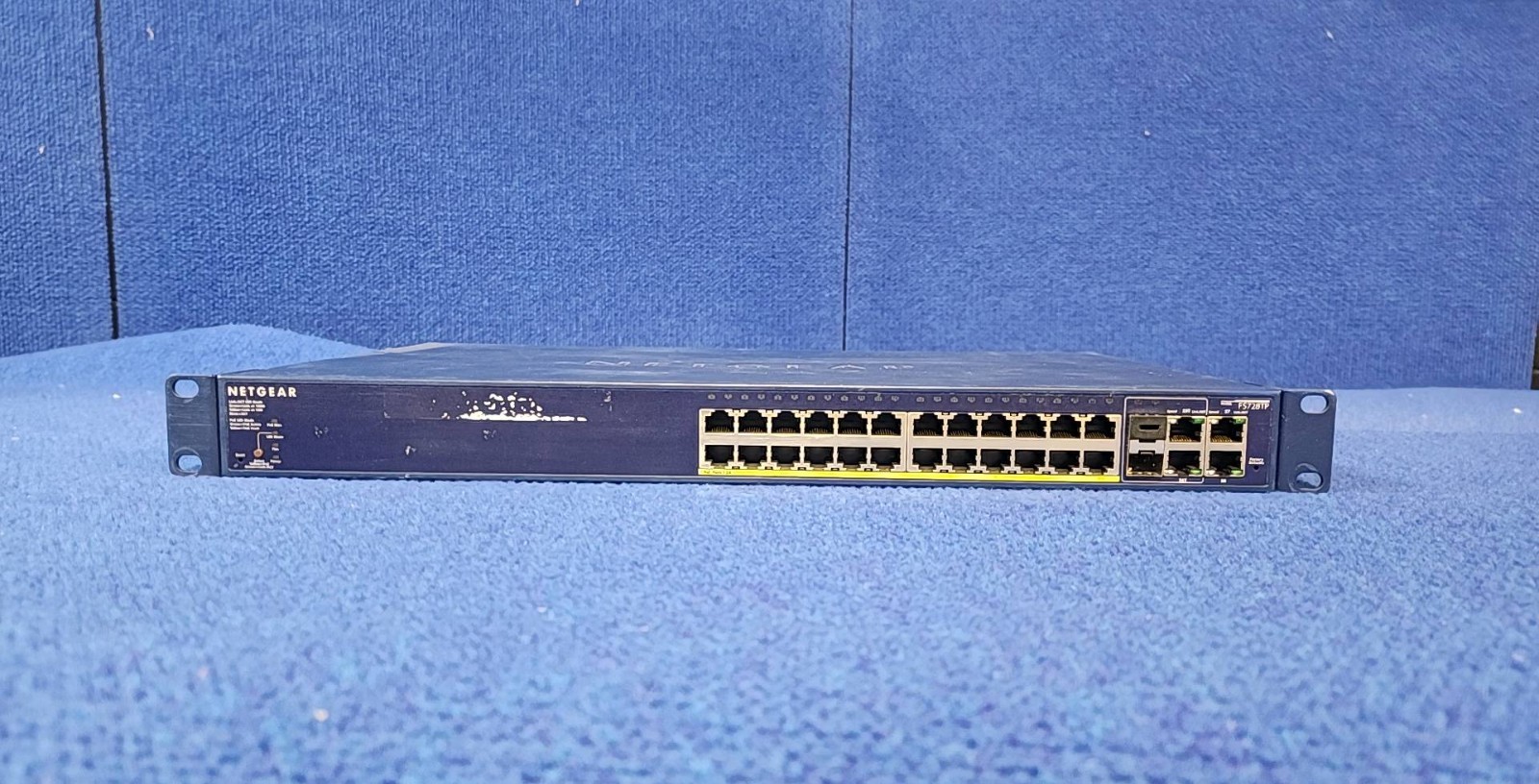 Netgear ProSafe FS728TPv2 Network Switch 24-Port no cables