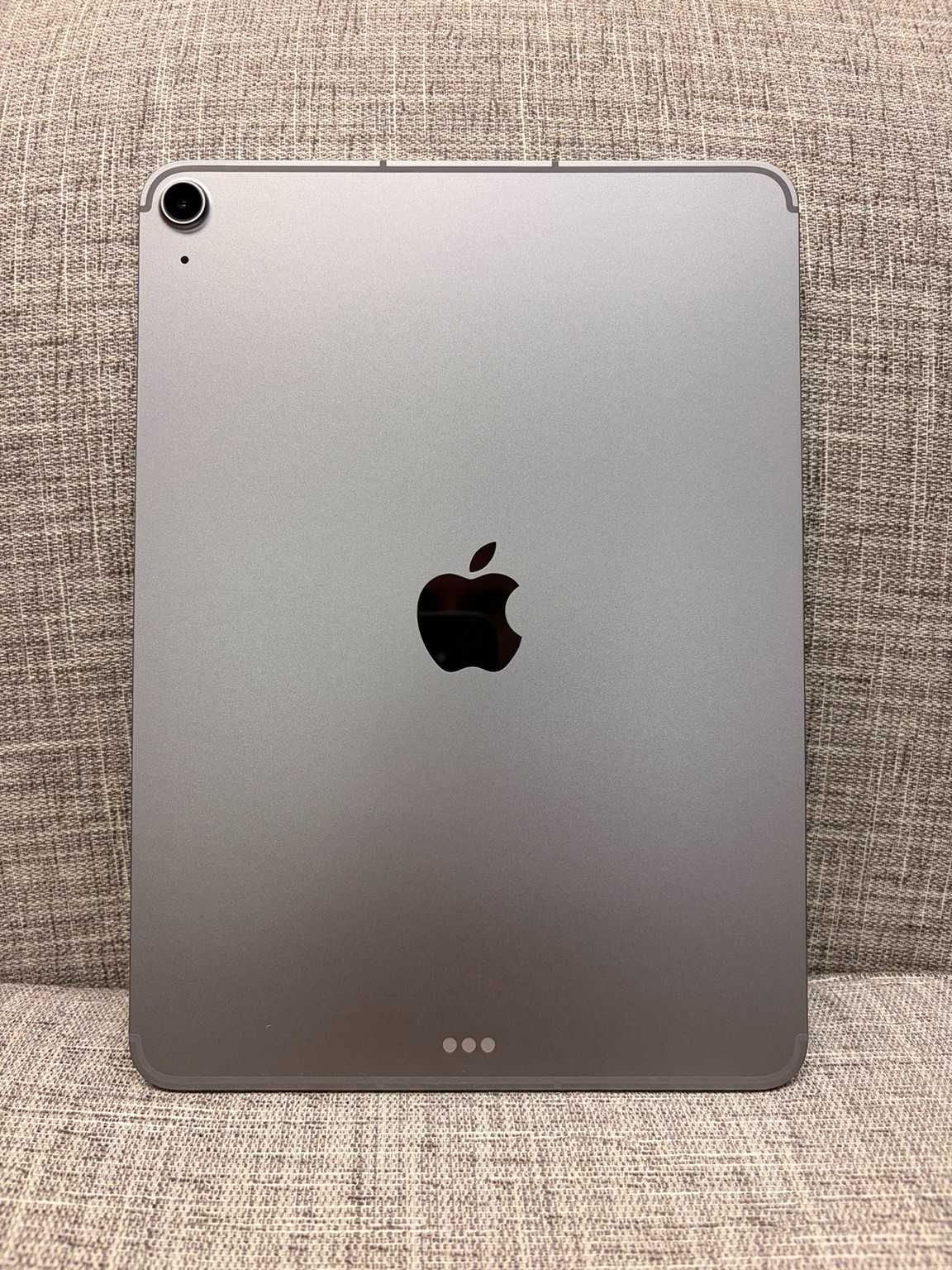 11" iPad Air M3 128GB Wi-Fi + Cellular - Space Gray w/ Apple Folio