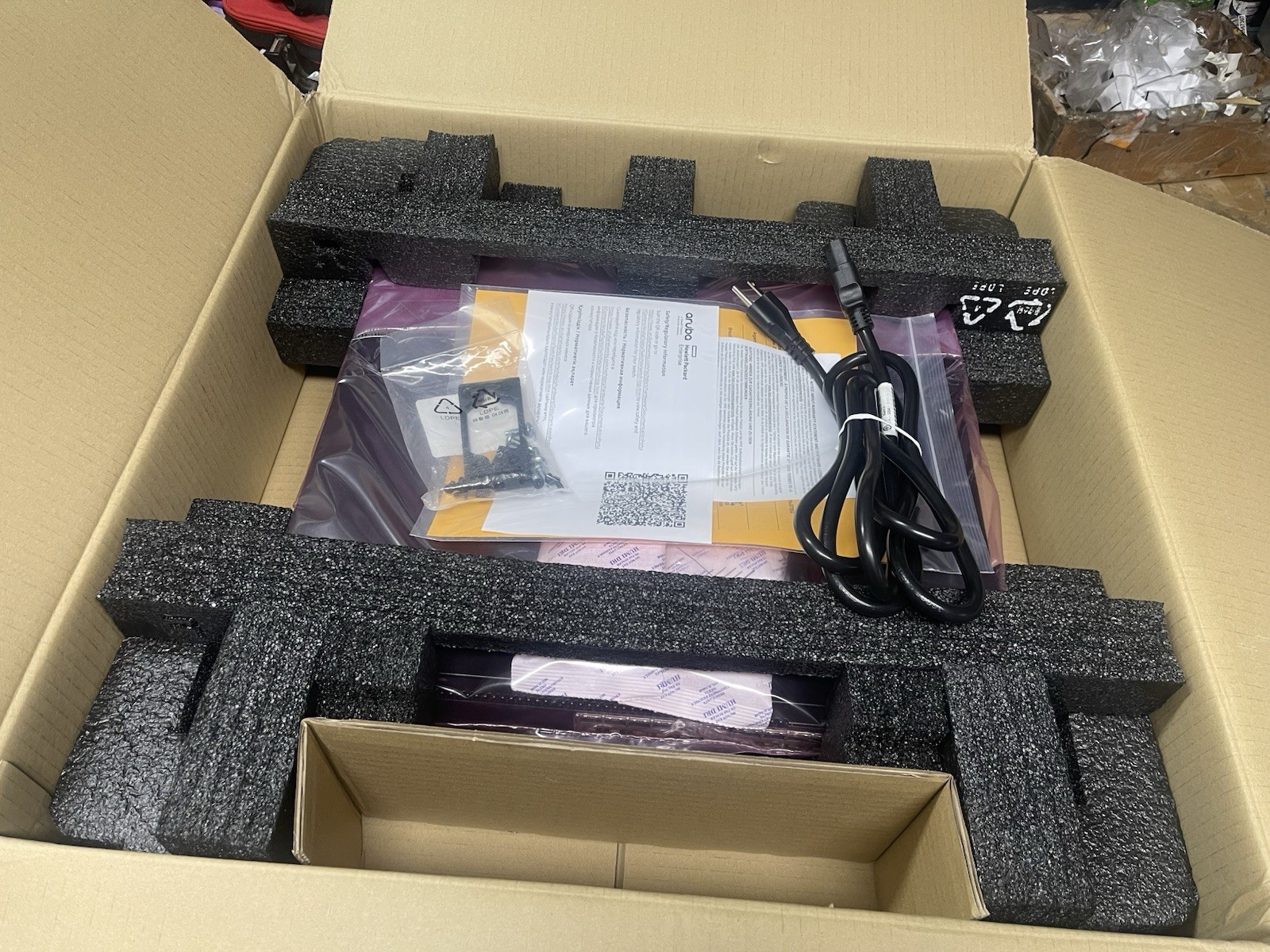 JL662A HPE Aruba CX 6300M 24G CL4 PoE 4SFP56 w/ 1 fan , No Power Supply New Open