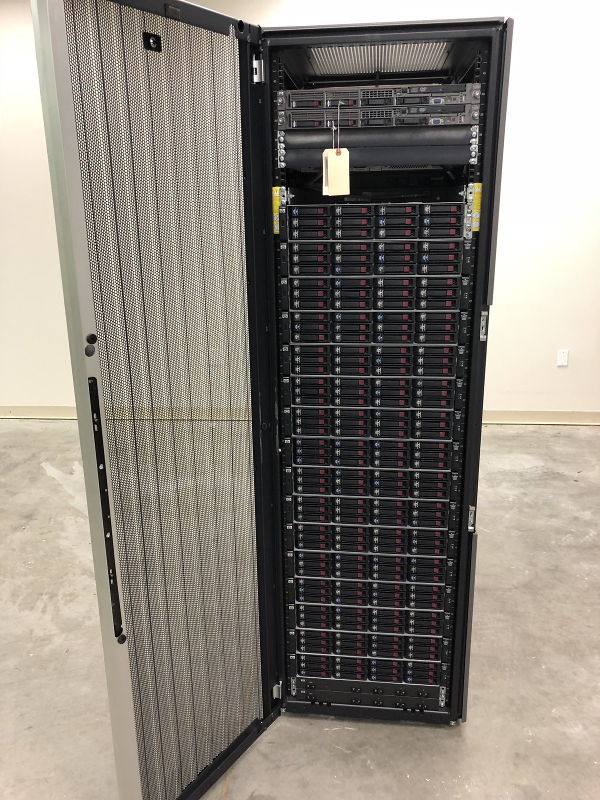 HPE StorageWorks Virtual Library System VLS9000 w/ Hard Drives 16x40TB Array