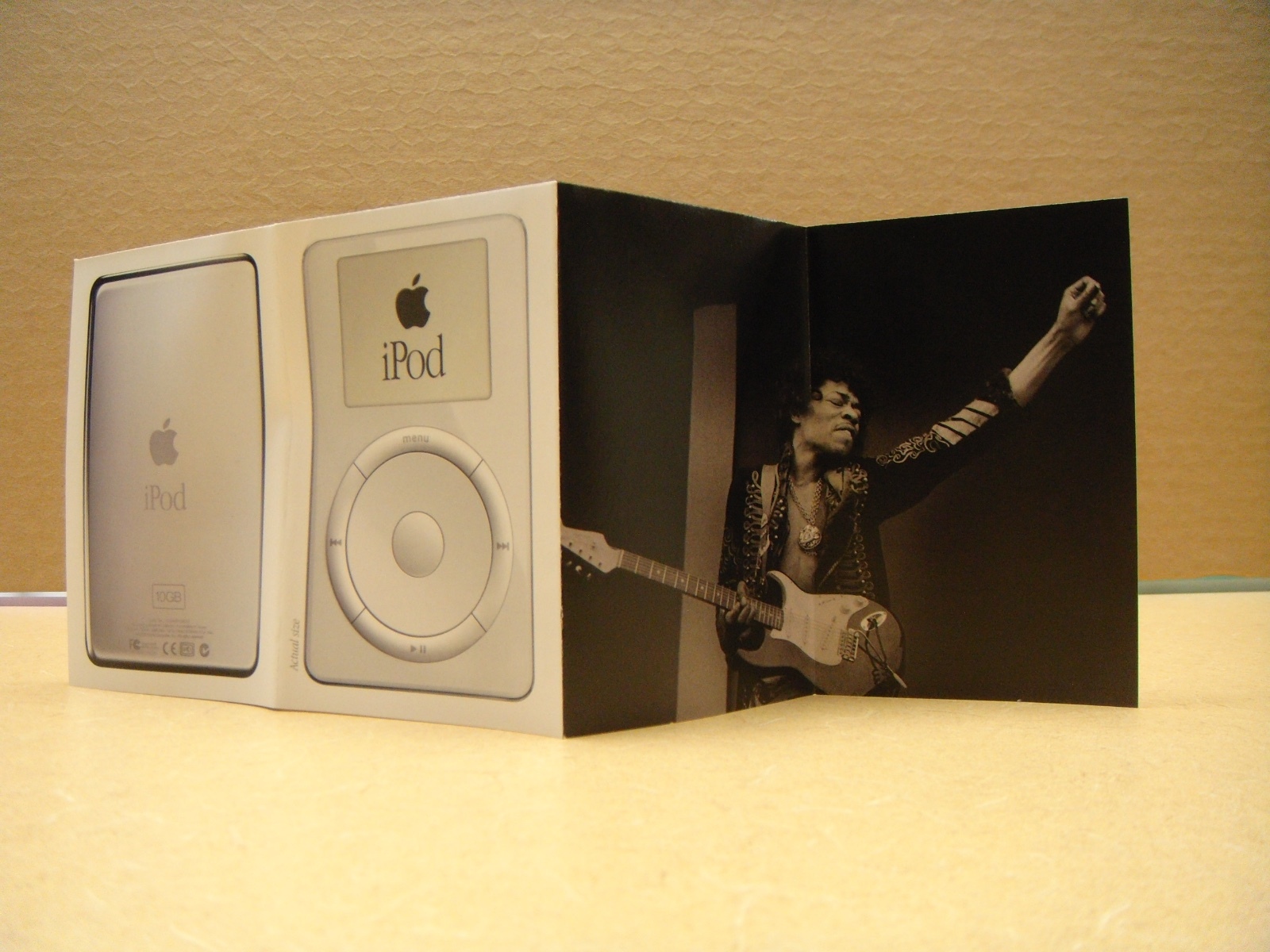 MINT Original First 1st Gen IPOD Brochure _ Mar 2002 _ Bob Marley Apple RARE