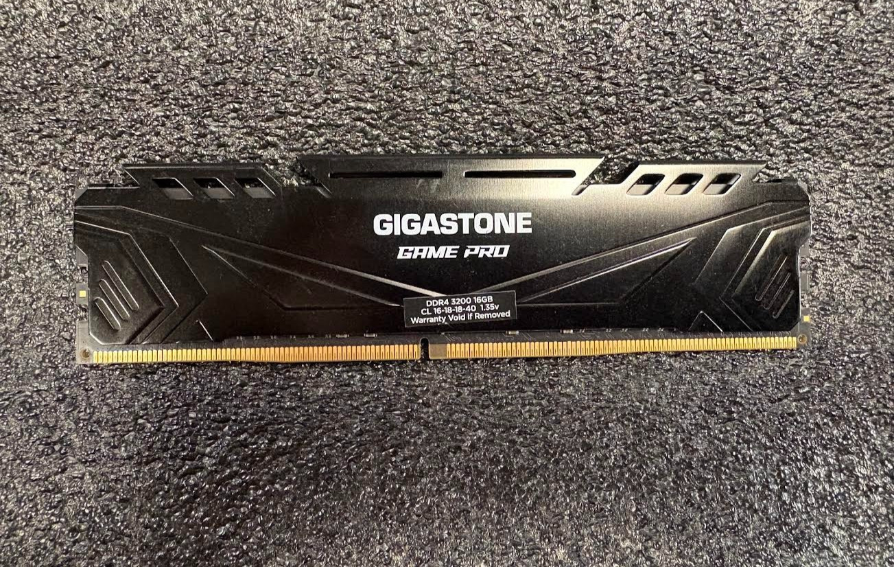 GIGASTONE GAME PRO 16GB DDR4 3200Mhz Desktop Memory - USED