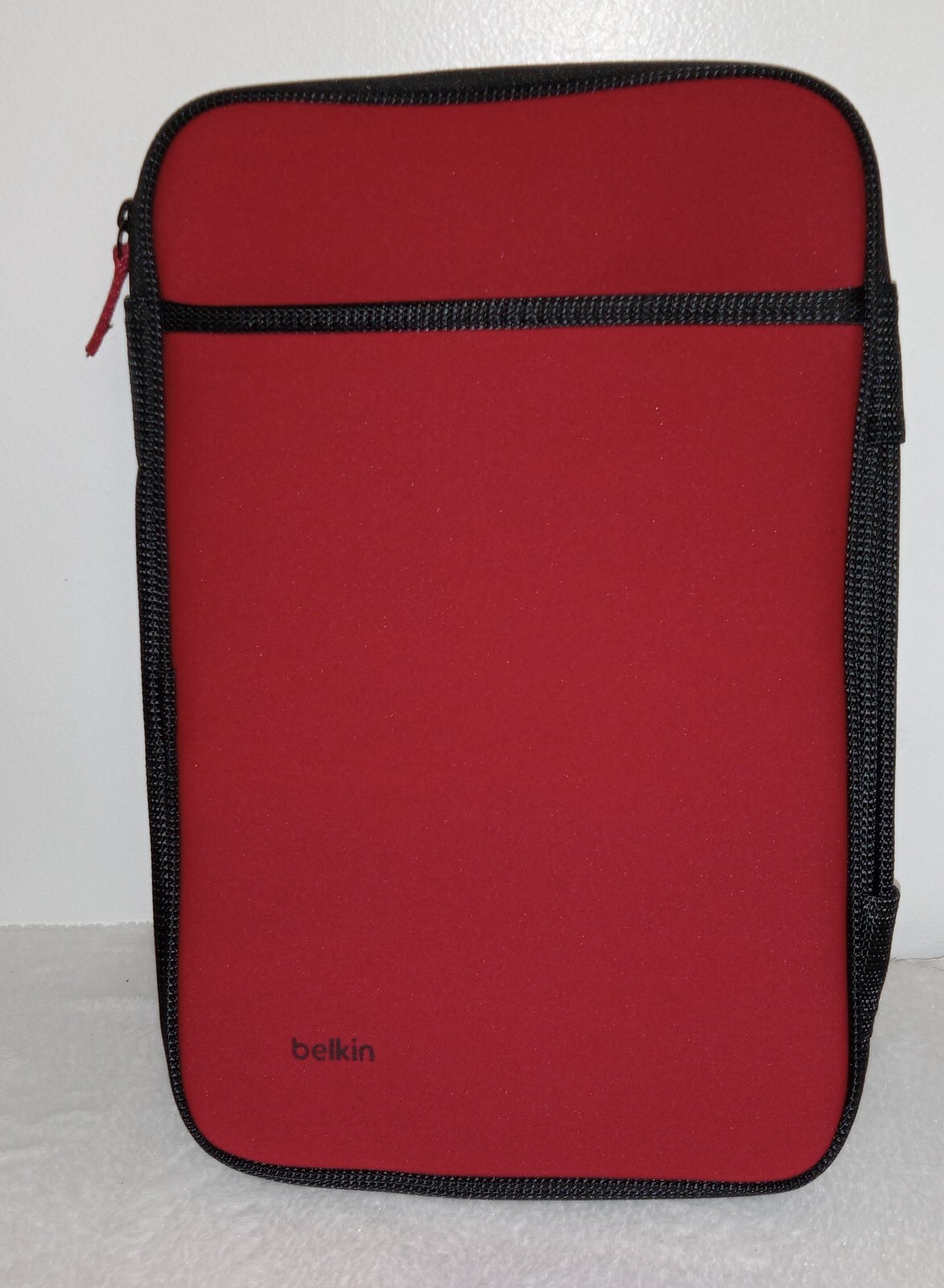 Belkin 11 inch Red Laptop Sleeve Lined w Zipper Pocket B2B081-C02 NEW in Plastic