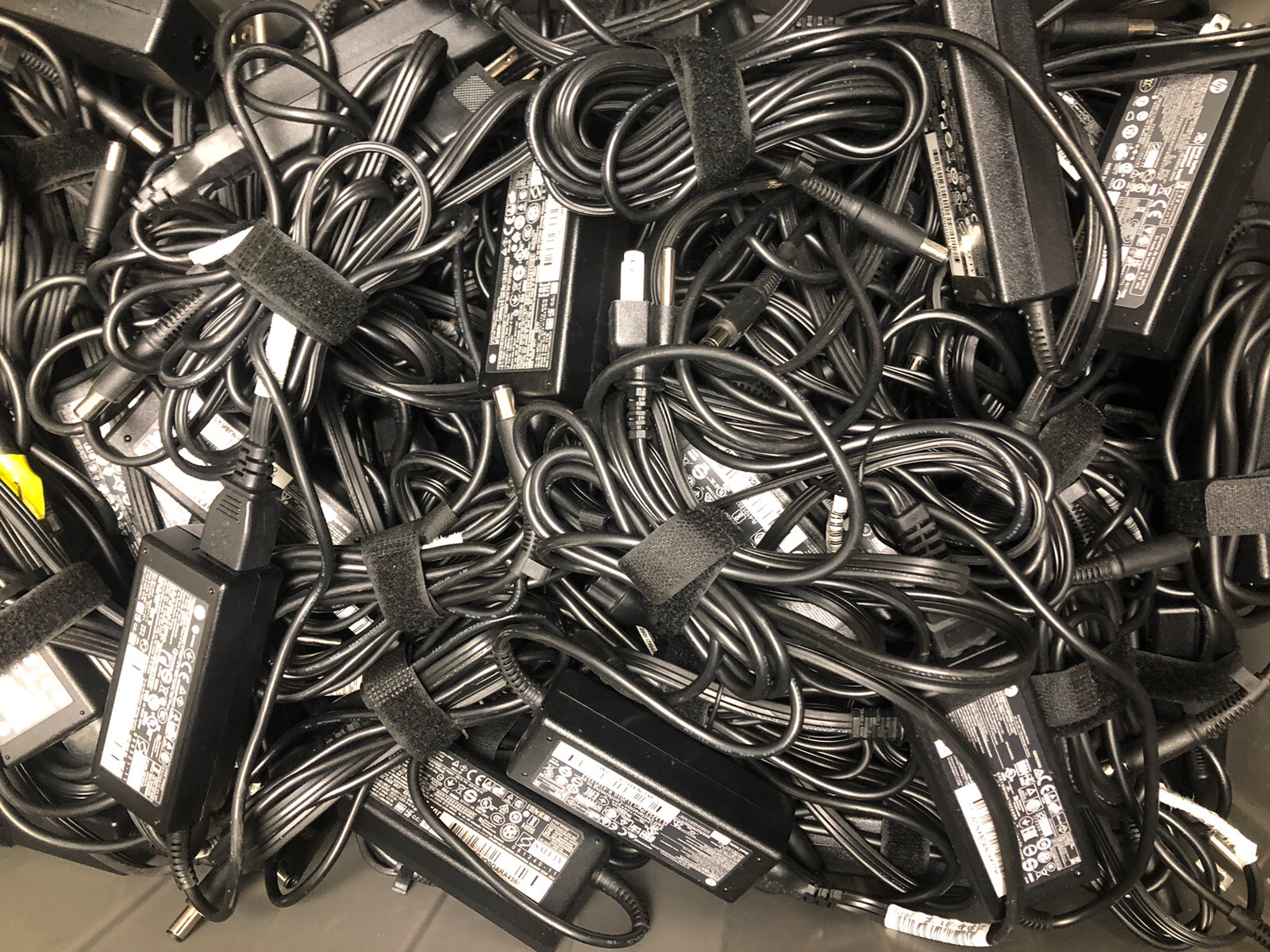 LOT OF 60X GENUINE HP PPP009C 19.5V 3.33A 65W AC Adapters / W POWER CABLES