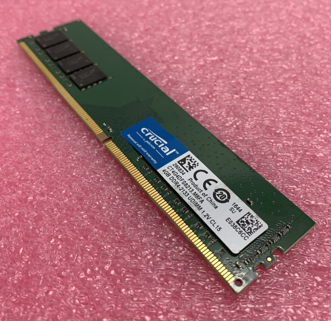 Crucial CT4G4DFS8213.M8FA 4GB DDR4 SDRAM Memory Stick