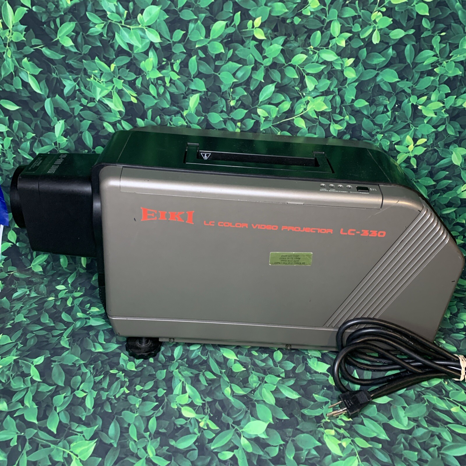 Eiki LC Color Video Projector LC-330 w/ Zoom Lens