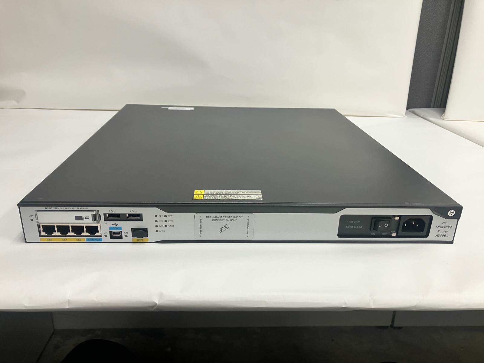 HPe JG406A MSR3024 3 MGMT ports / 8 GB EN Ports