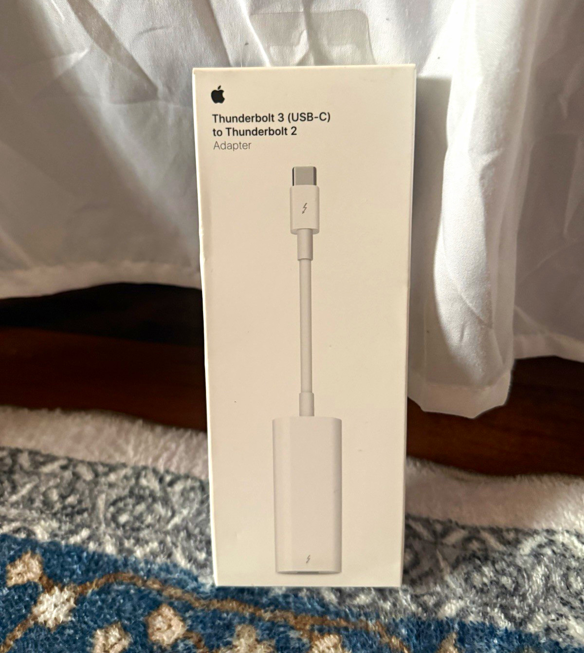 Apple Thunderbolt 3 (USB-C) to Thunderbolt 2 Adapter A1790 MMEL2AM/A White 1 ft