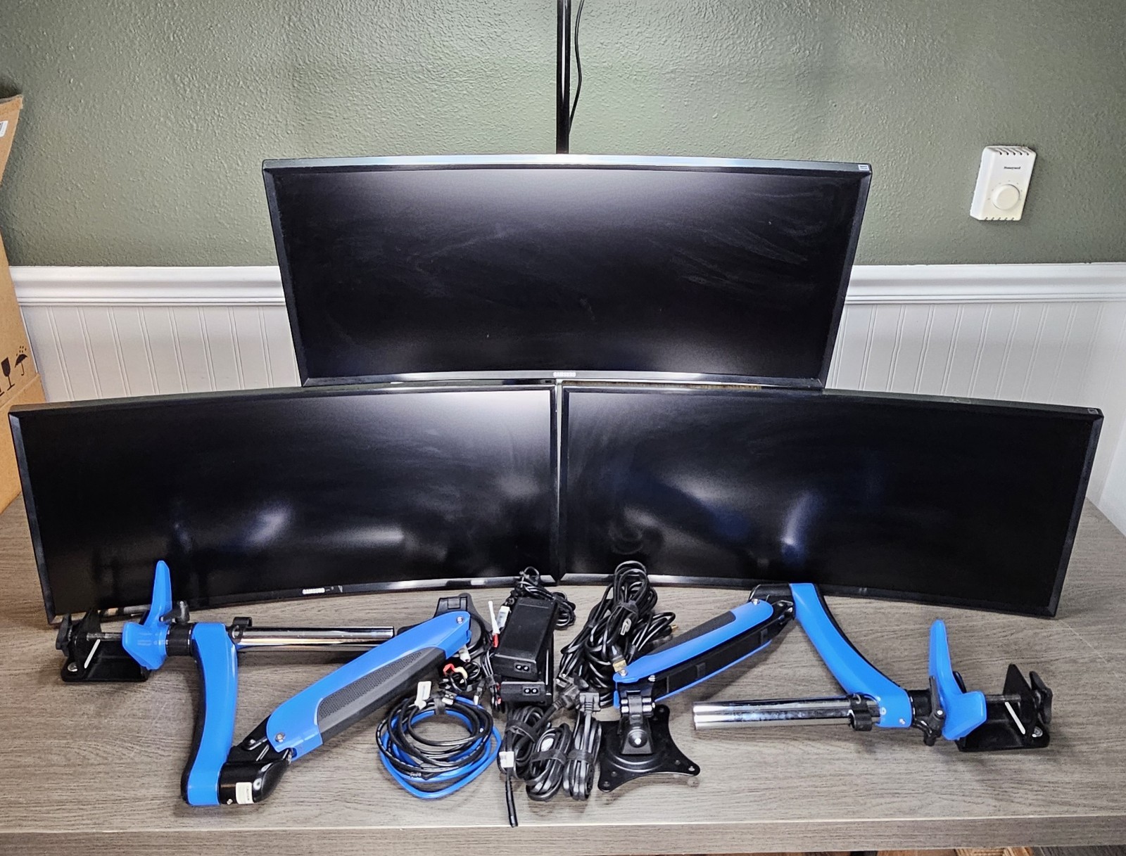 Samsung 29" Triple Curved Computer Monitor Setup w/ Mounts Cables Ect. S29E790C 