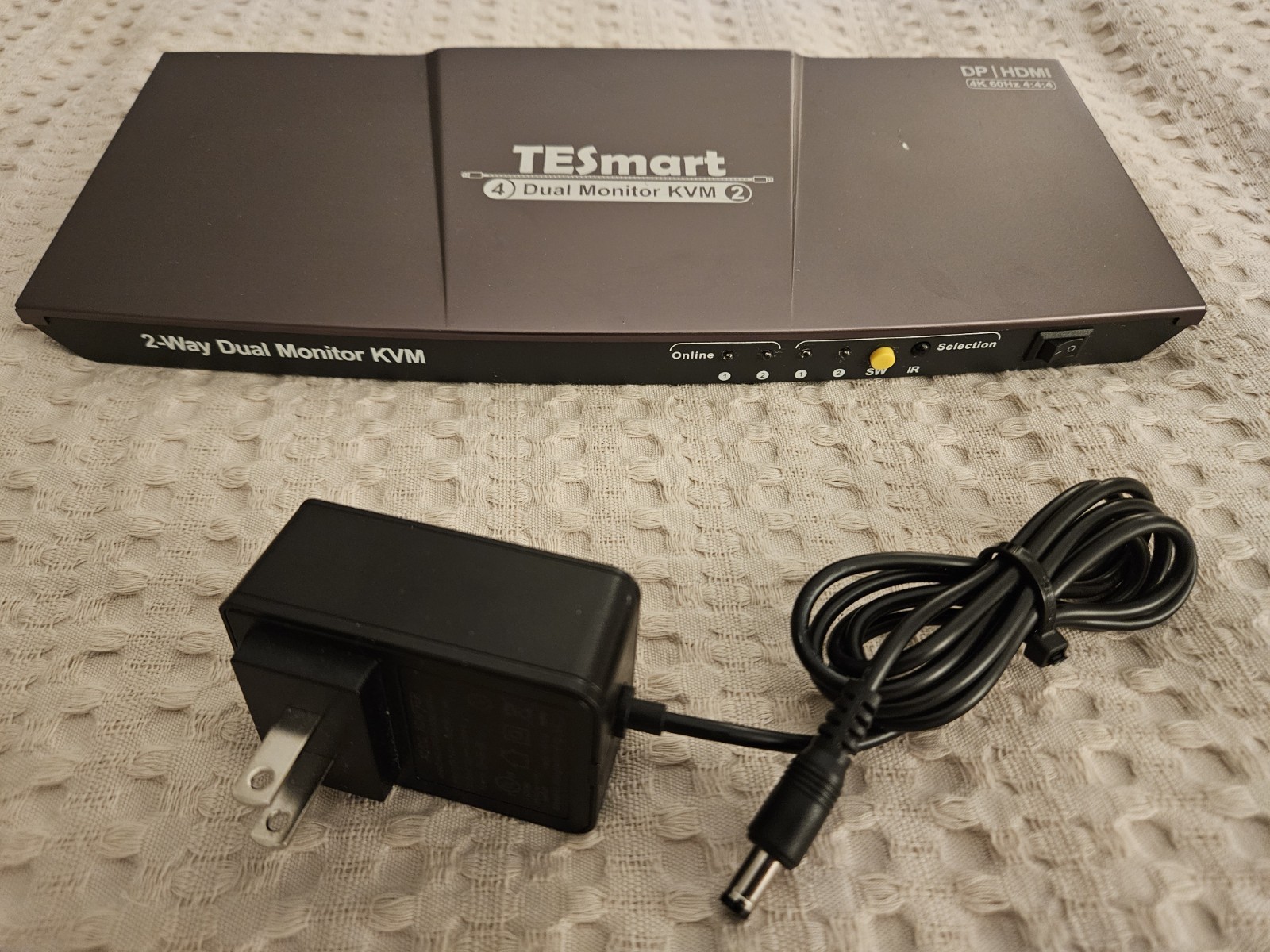 TESMART MDK0402A1U (HDMI + DP) 2-WAY DUAL MONITOR KVM with Power Adapter.