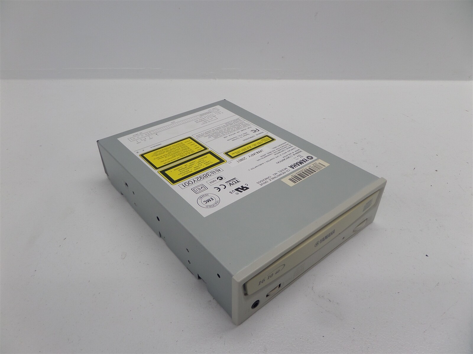 Vintage Yamaha CDRW CRW2100S SCSI CD-Rewritable Drive