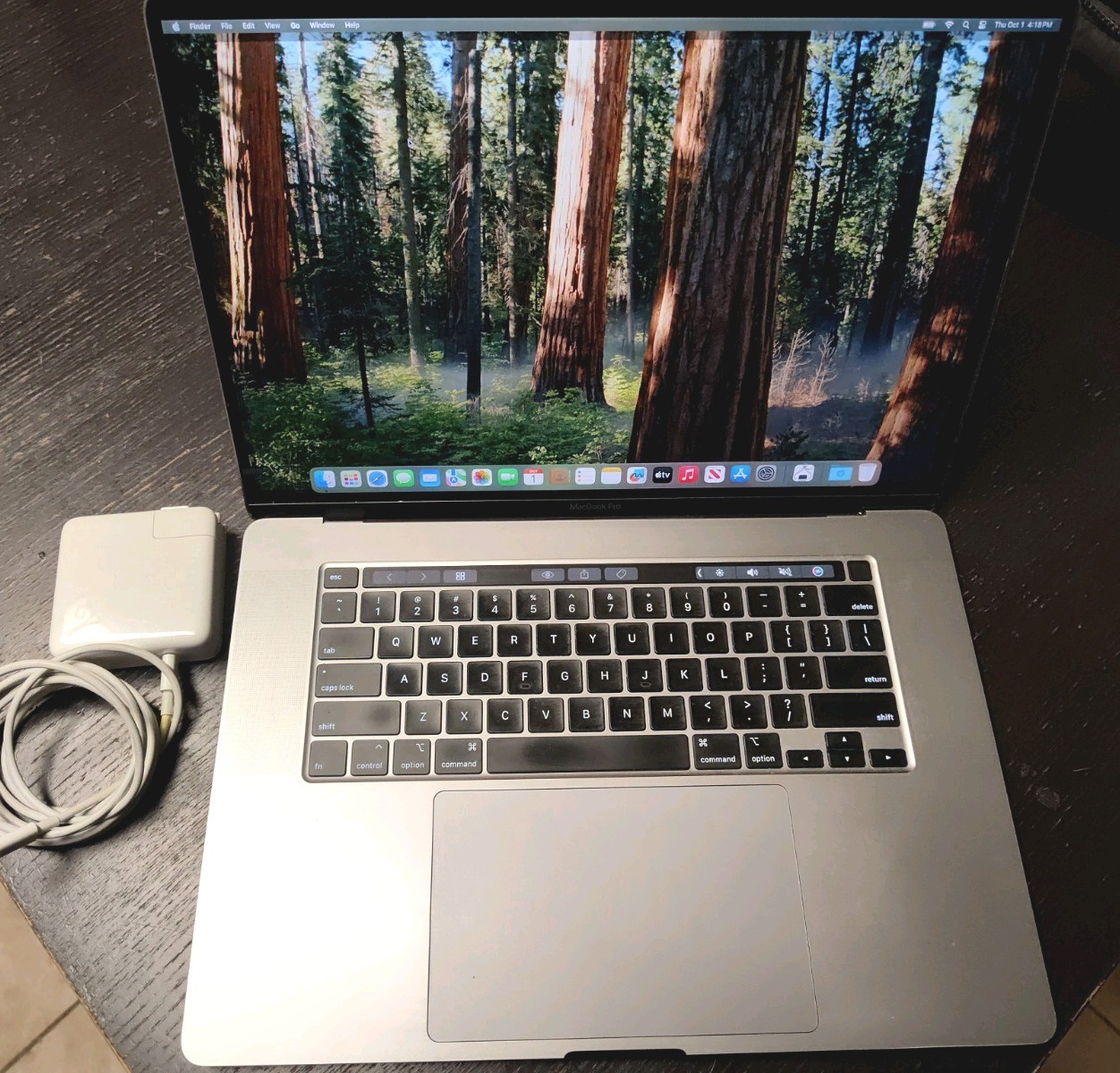 MacBook Pro 16" TouchBar 2.6GHz i7 16GB 512GB SSD AMD Radeon Graphics 