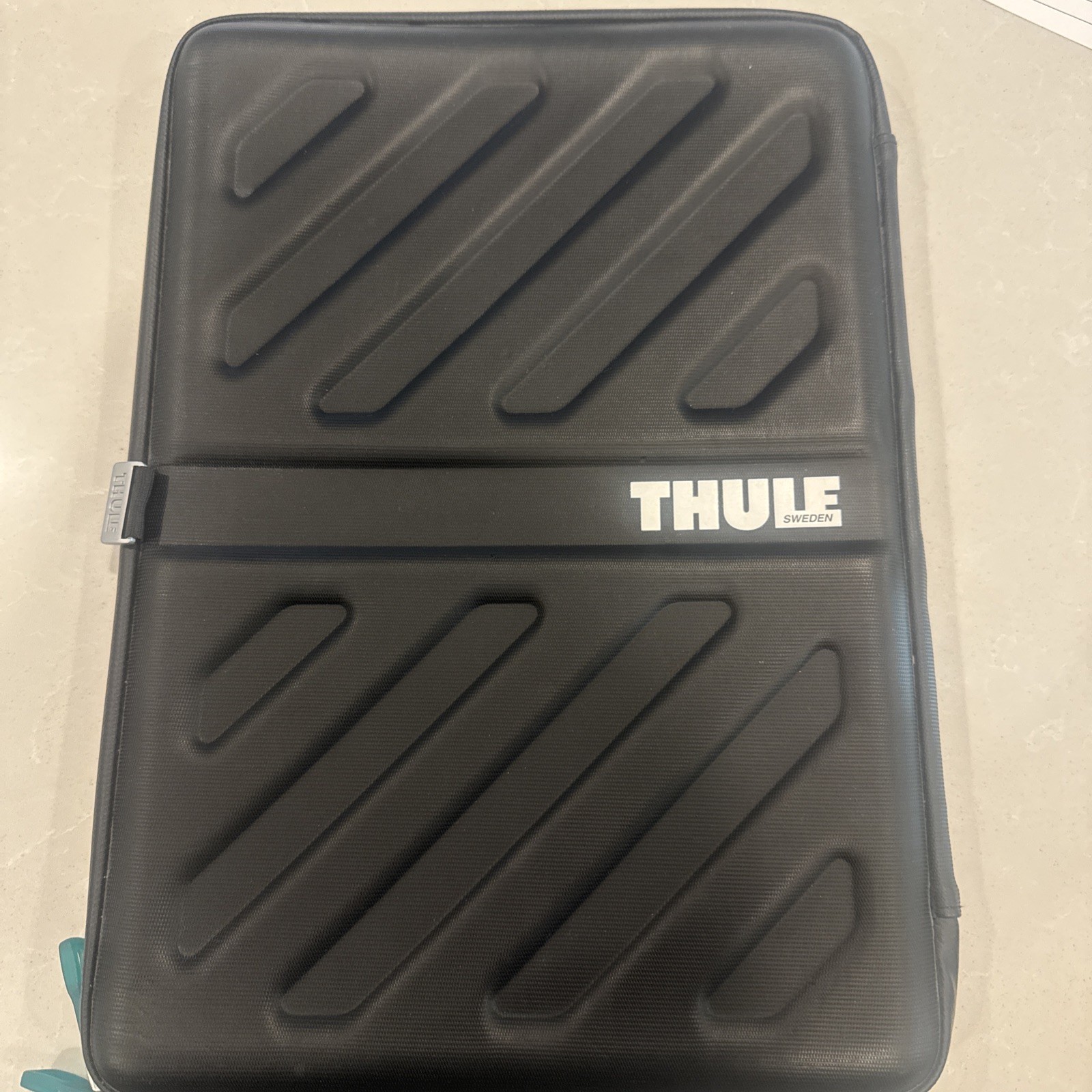 Thule Gauntlet Sleeve for 15" Apple MacBook Pro Laptop Tablet iPad Black case