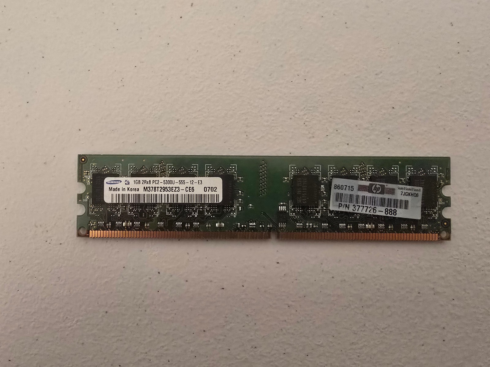 Samsung 1 GB PC2-5300U DIMM 667 MHz DDR2 Memory (M378T2953EZ3) Desktop Ram