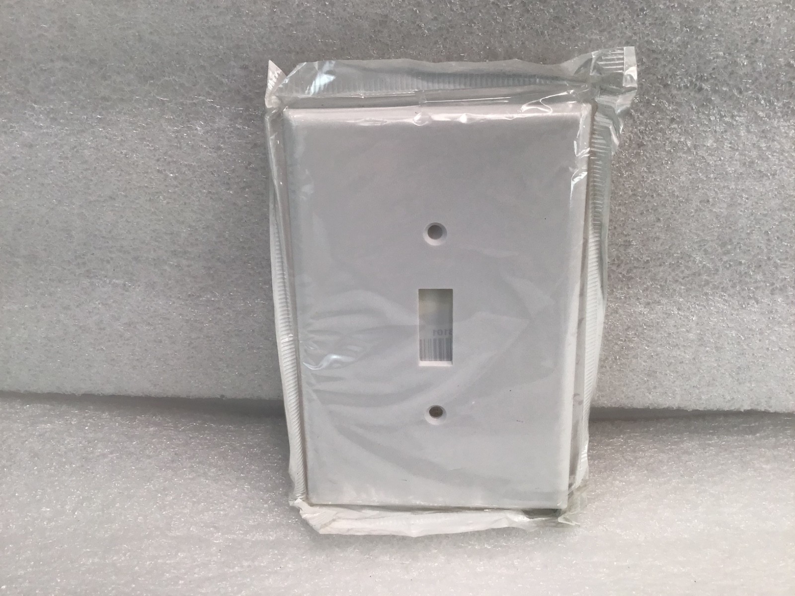 12 Ct Leviton 001-88101  1-Gang Plastic Oversized Toggle Switch Wall Plate White