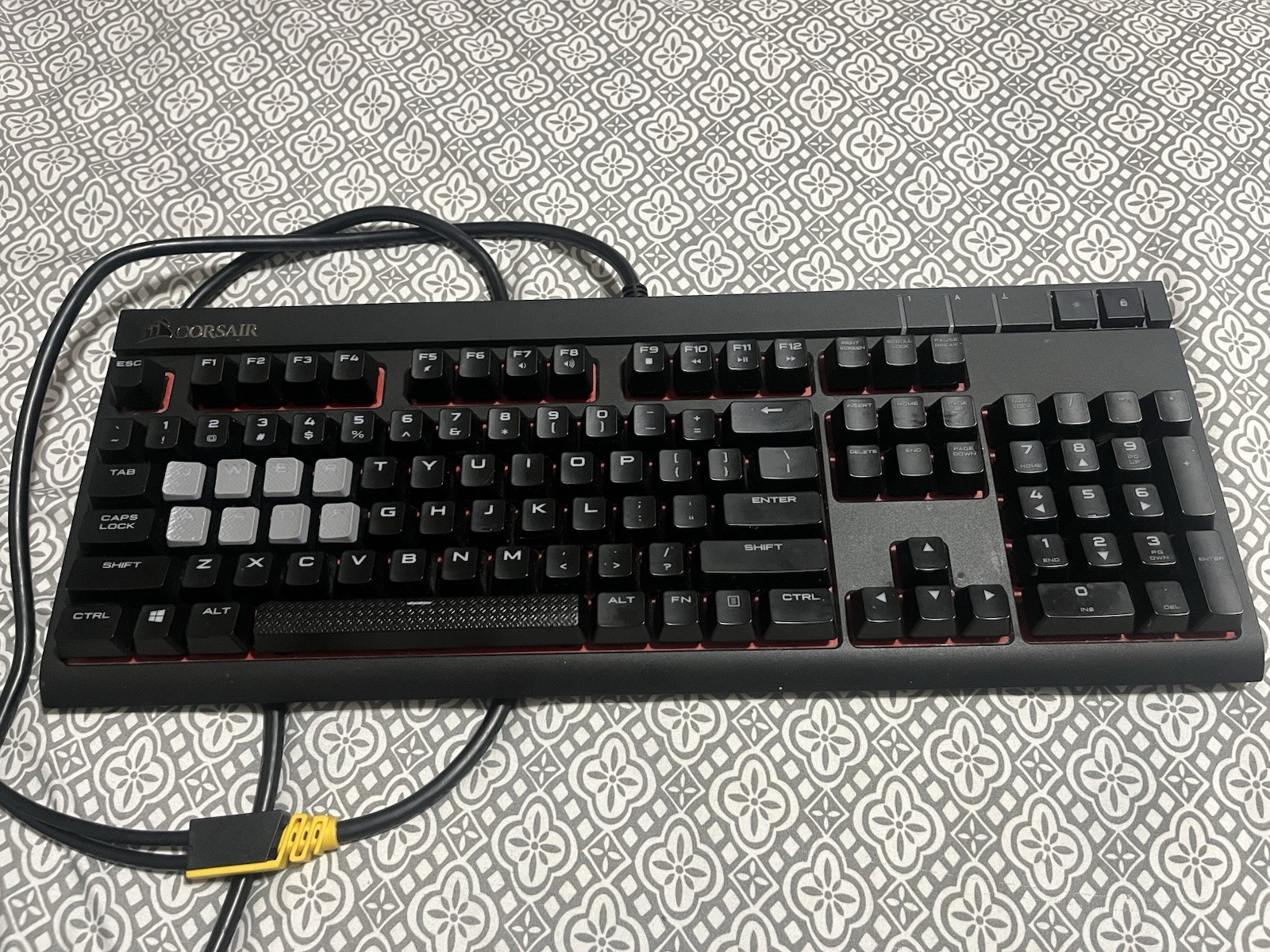 Corsair Vengeance K70 Mechanical Gaming Keyboard Wired Black, Red Keys, Used