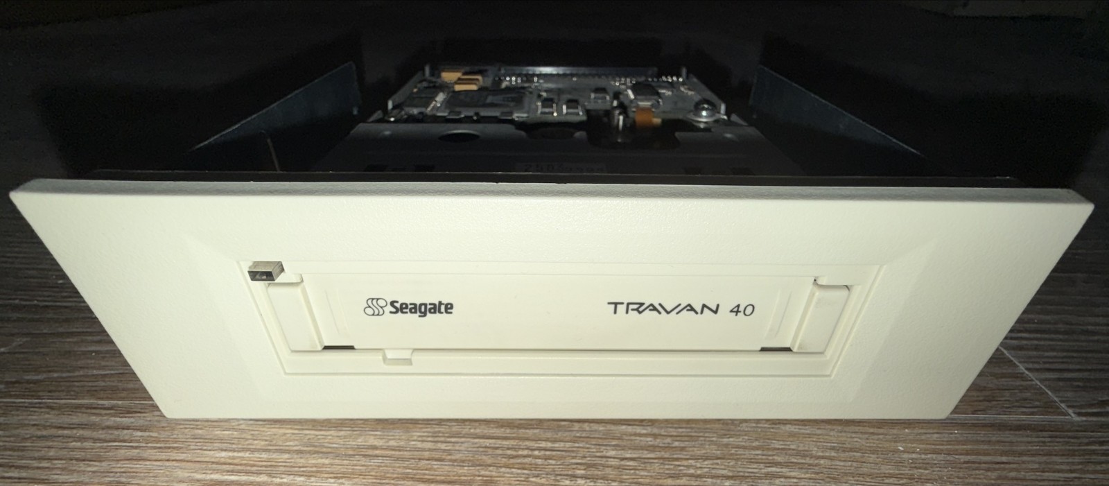 Seagate Hornet STT3401A 3.5 INT Travan TR7 Data Tape Drive TD3100-023