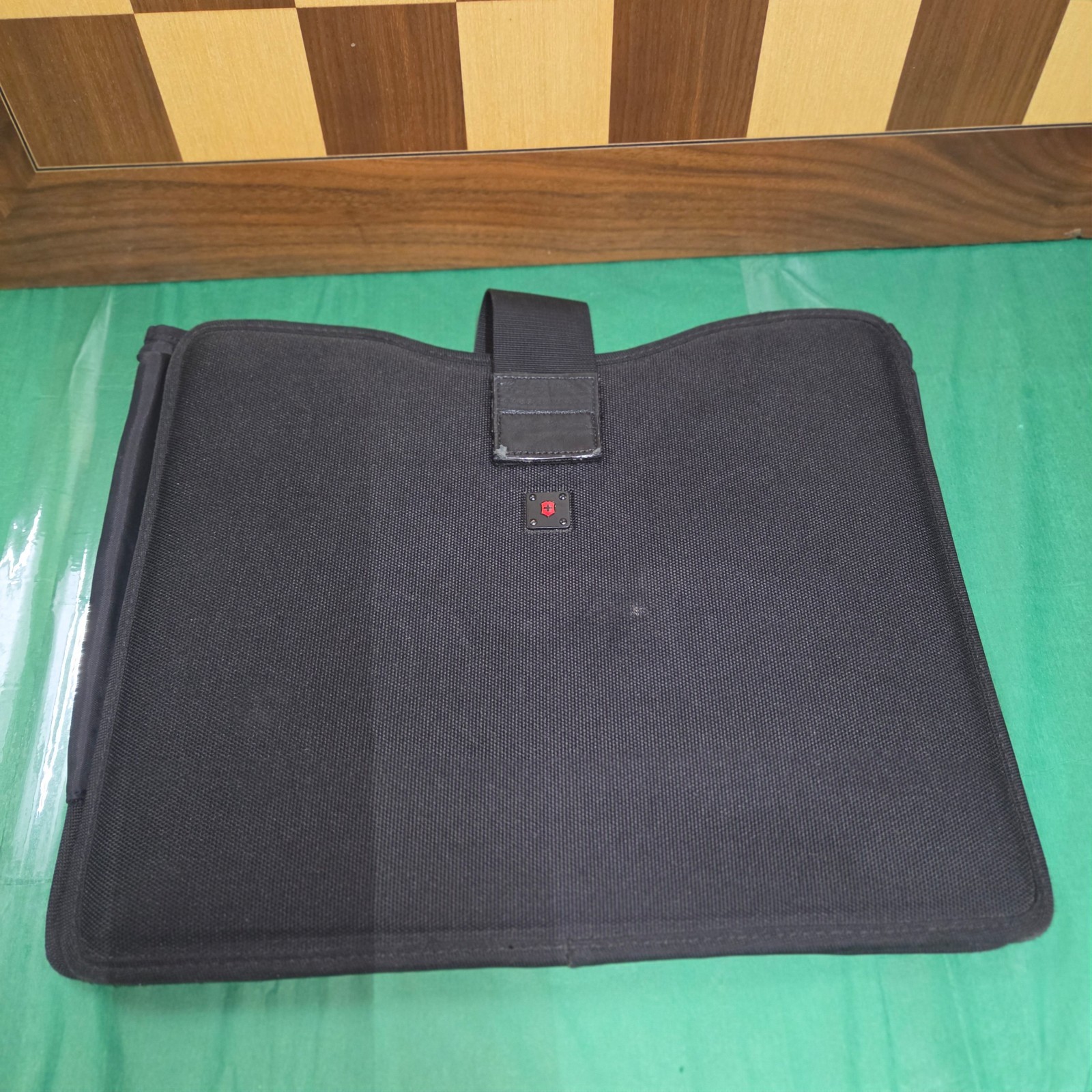 Wenger Swiss Army Present-O-Folio Black 14x12 Portfolio Case