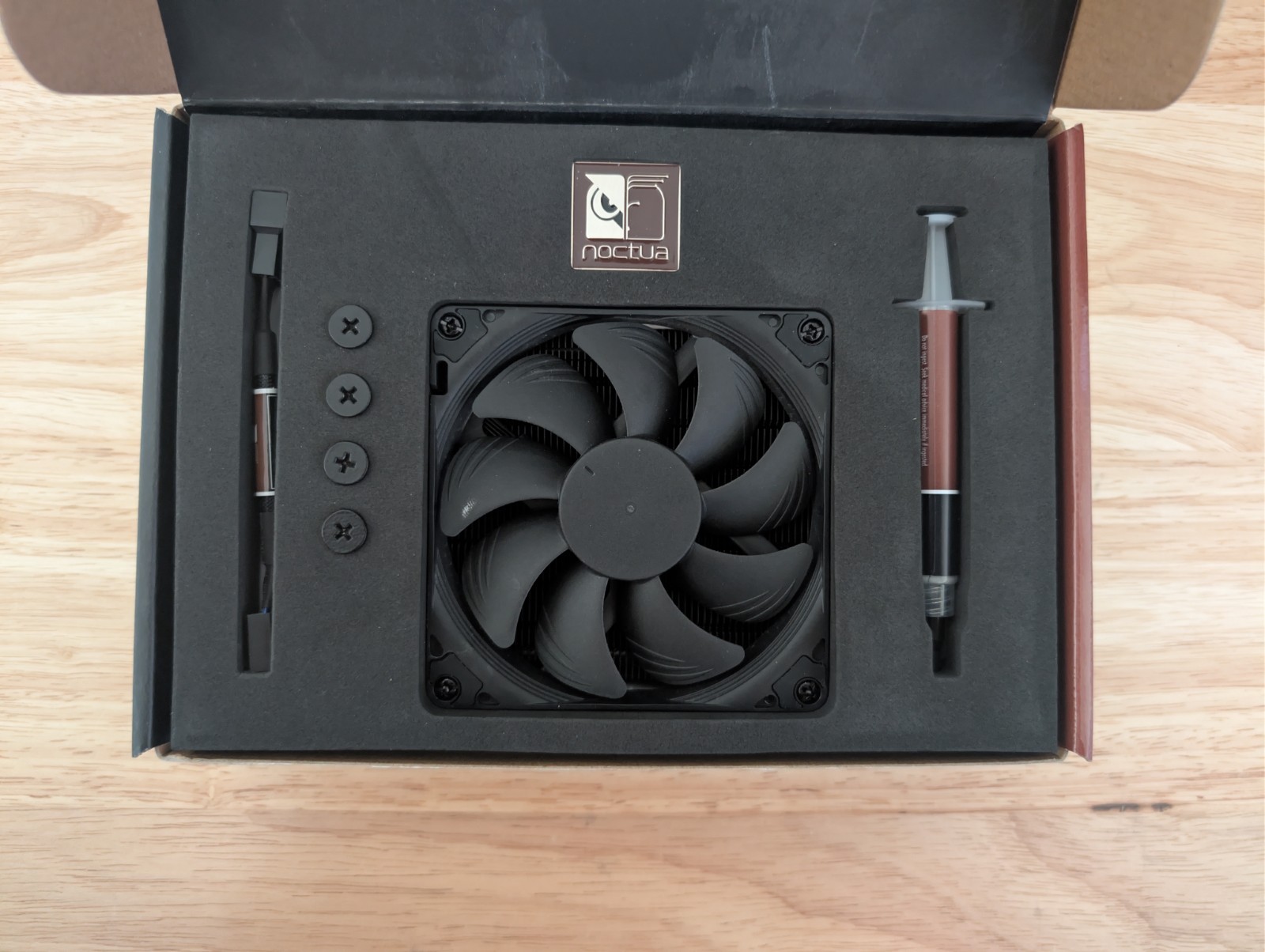 NH-L9a-AM4 Chromax Black, Low-Profile CPU Cooler for AMD AM4