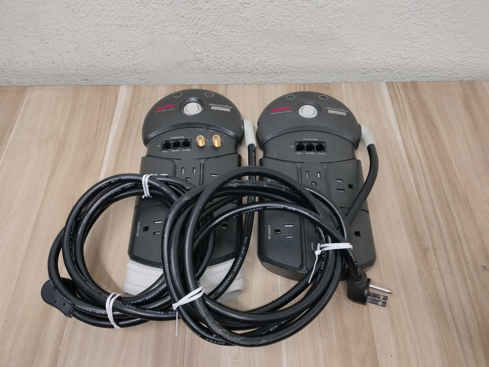 LOT OF 2 - APC SurgeArrest Home/Office Surge Protector - 8 Outlets + Phone/Modem