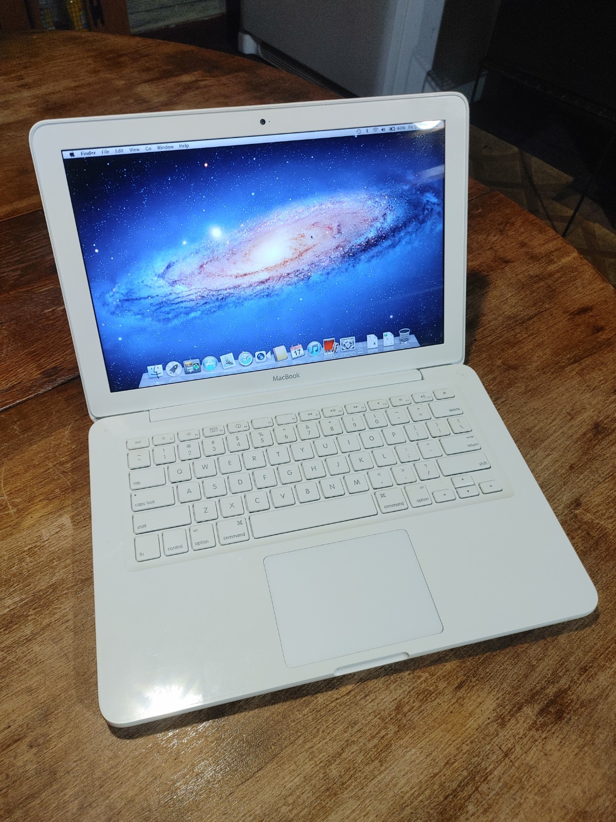 Apple MacBook Unibody 13"  Mid-2010  2.4GHz 4GB RAM 250GB HDD Lion