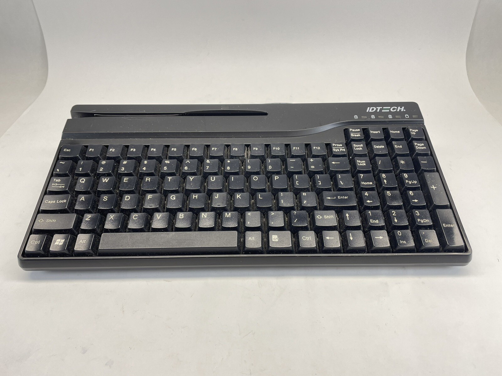 ID Tech VersaKey 230 USB POS Keyboard w/ MagStripe Reader IDKA-334333B