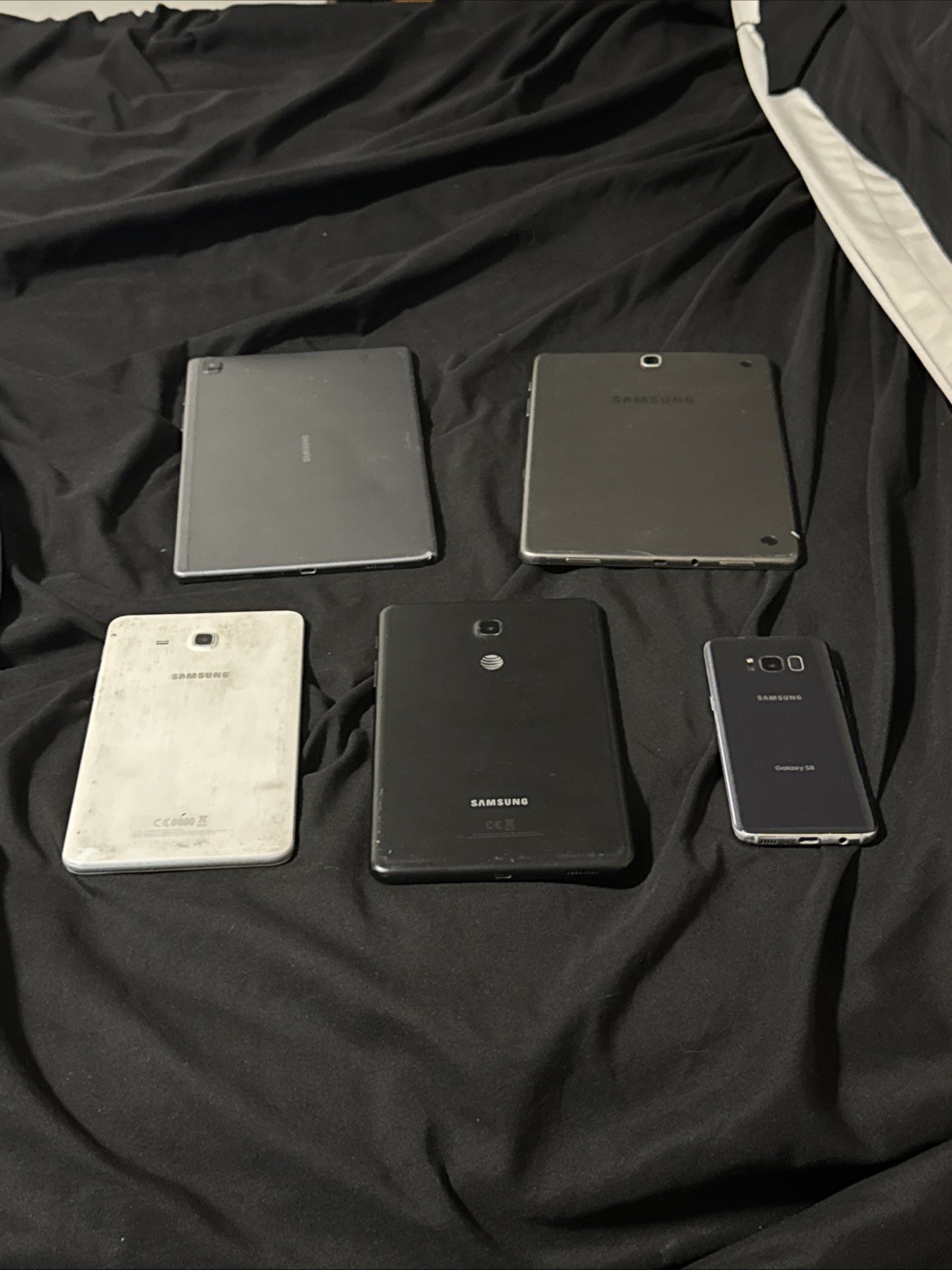 Lot Of 5 SAMSUNG DEVICES / PLEASE READ