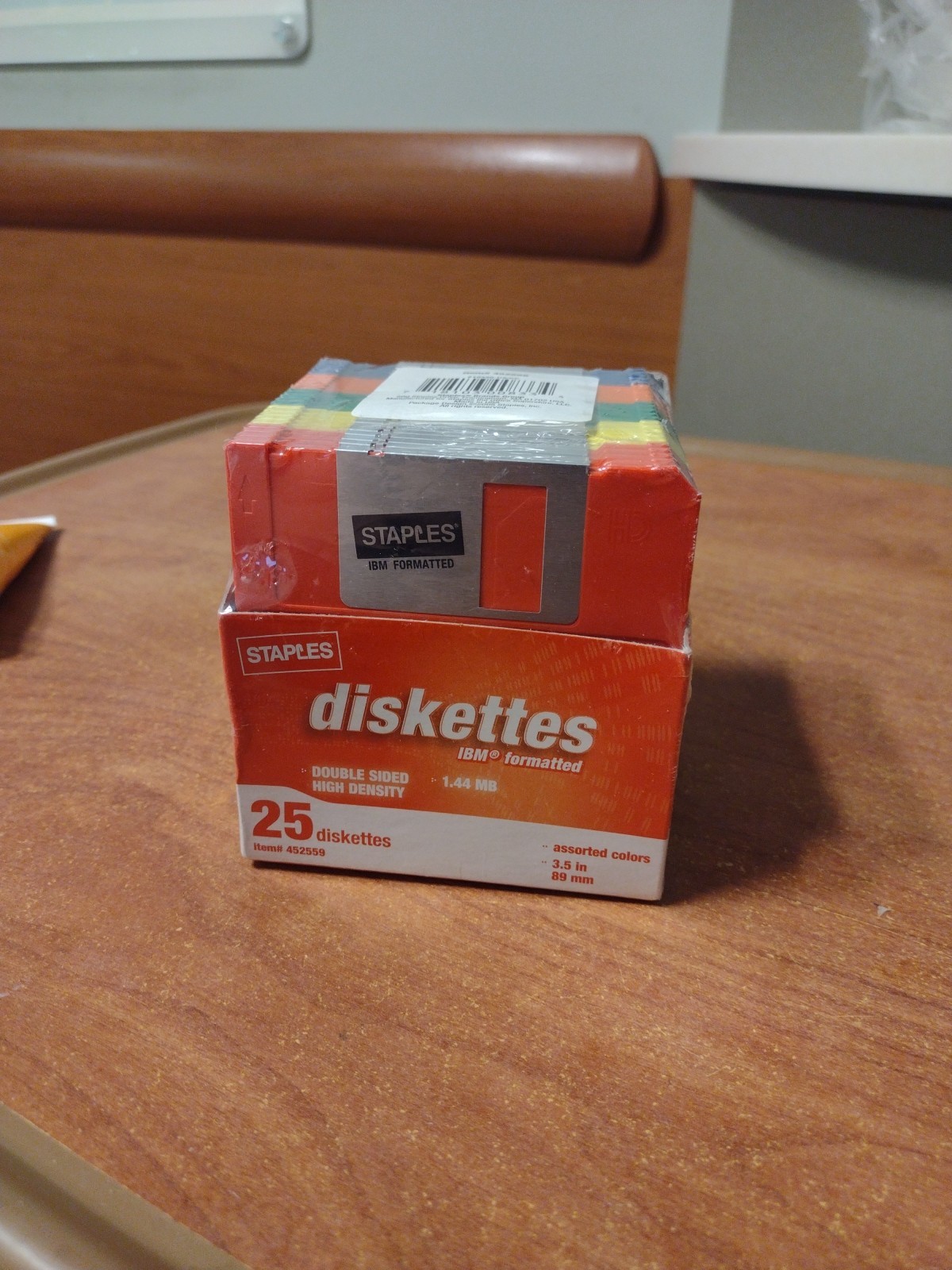 Staples 25 Pack 3.5" Floppy Diskettes 1.44MB IBM Formatted Colors NEW USA