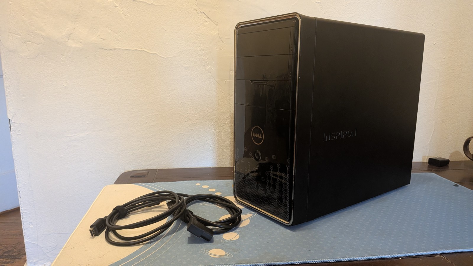 Dell Inspiron 580 (Fresh Install of Linux Mint) with cords