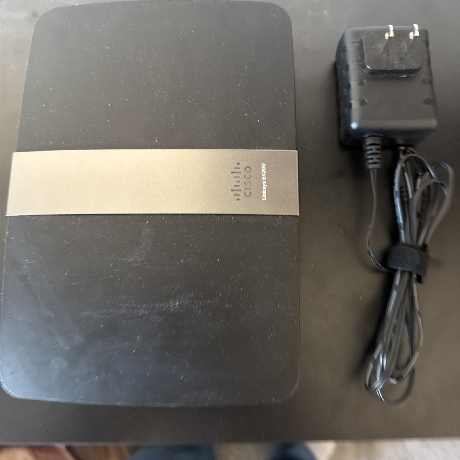 Cisco Linksys E4200 Dual Band 4Gigabit Ports USB Wireless N Router with power 