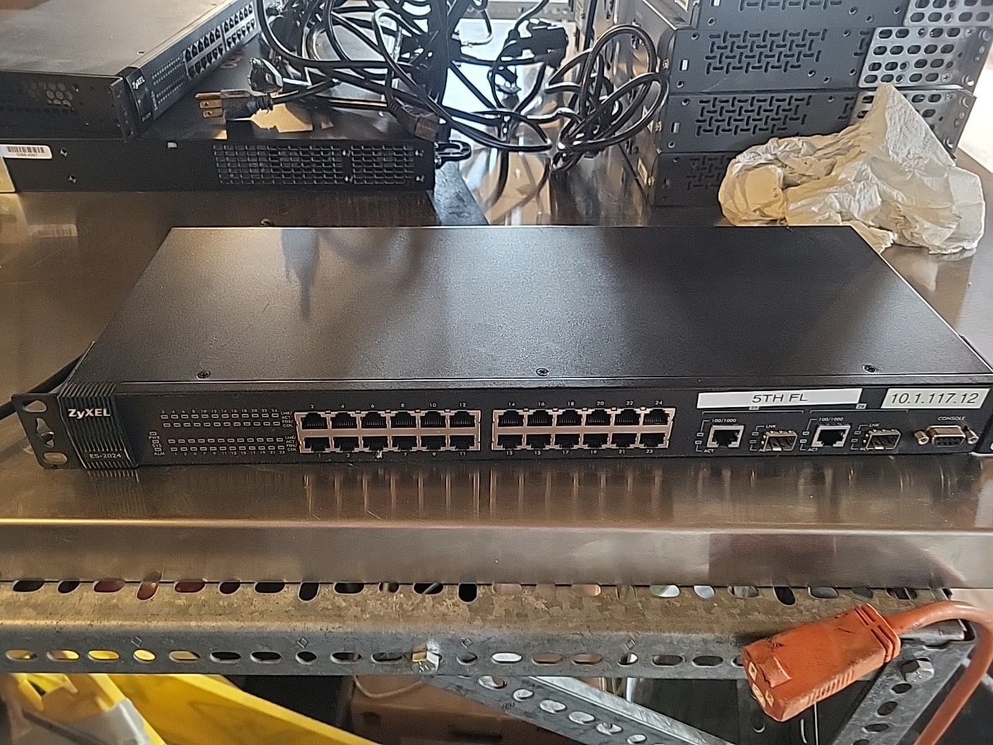 ZyXEL Dimension ES-2024 24-Ports External Switch Comes W/Power Adapter FAST SHIP